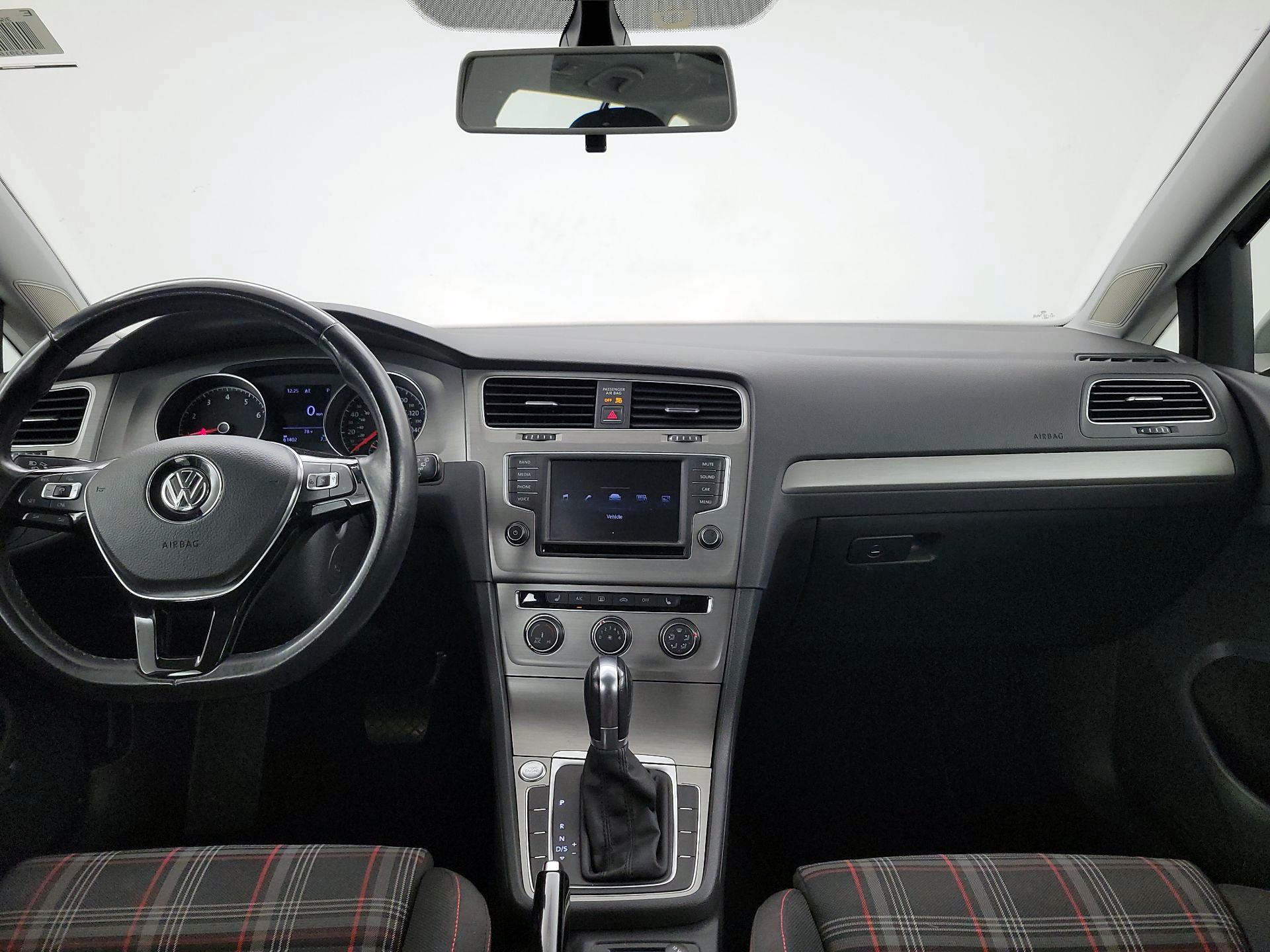 Thumbnail: 2016 Volkswagen Golf - 9