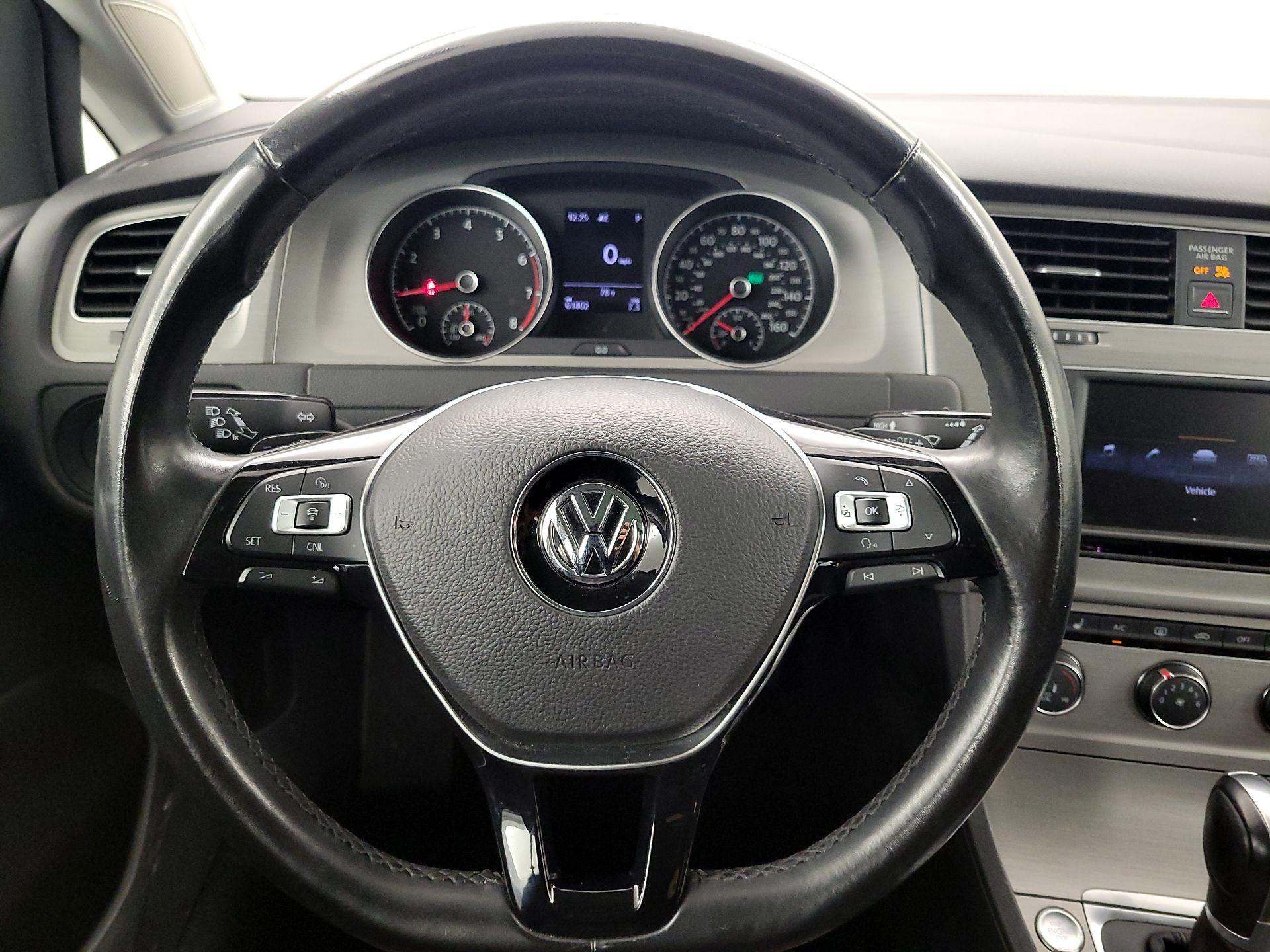 Thumbnail: 2016 Volkswagen Golf - 10
