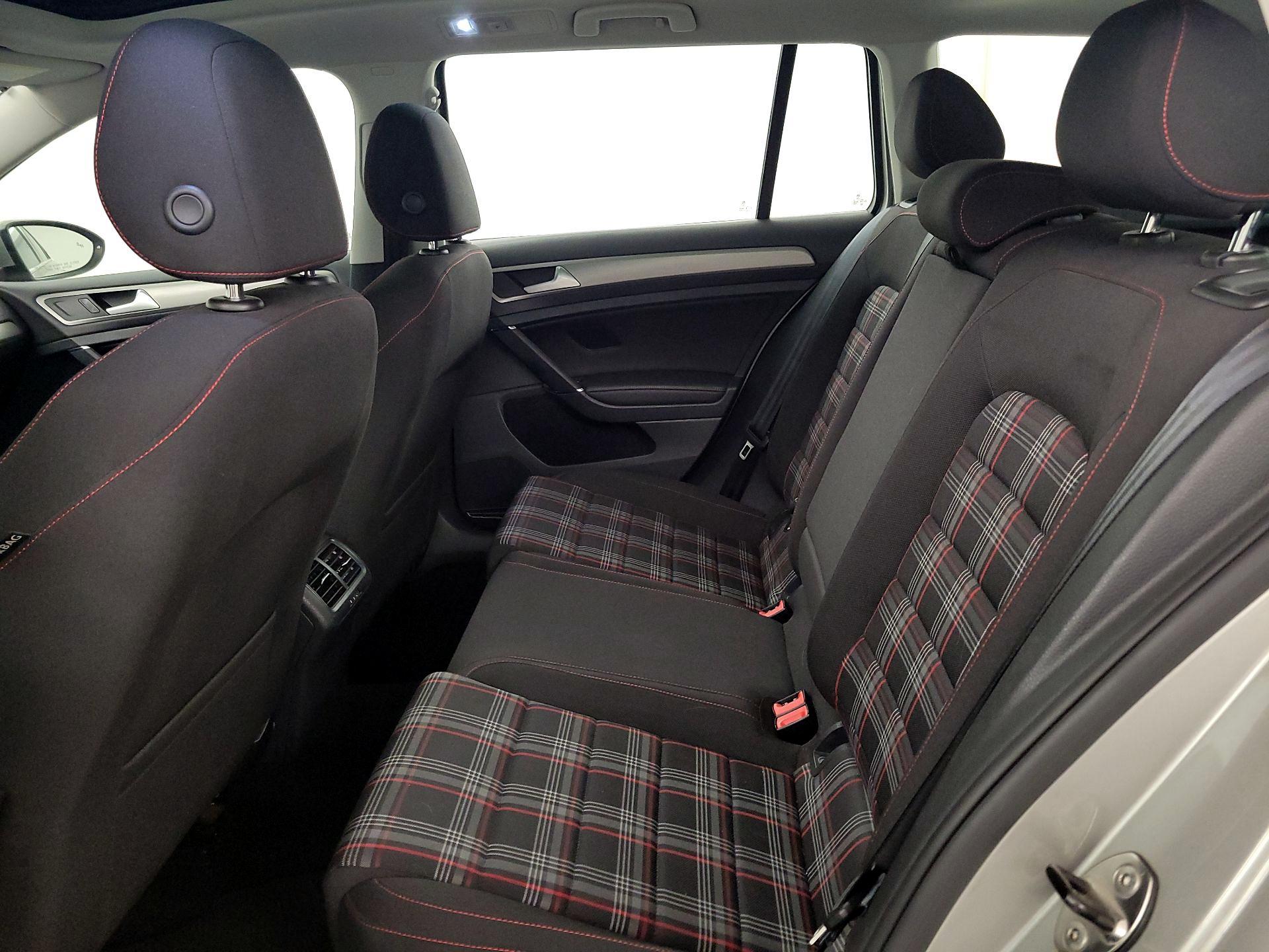 Thumbnail: 2016 Volkswagen Golf - 19
