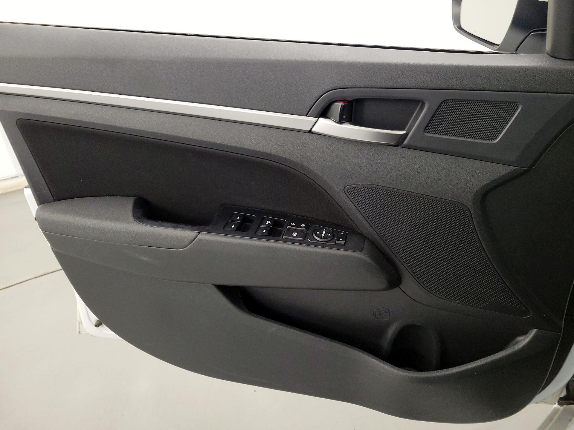 Thumbnail: 2020 Hyundai Elantra - 12