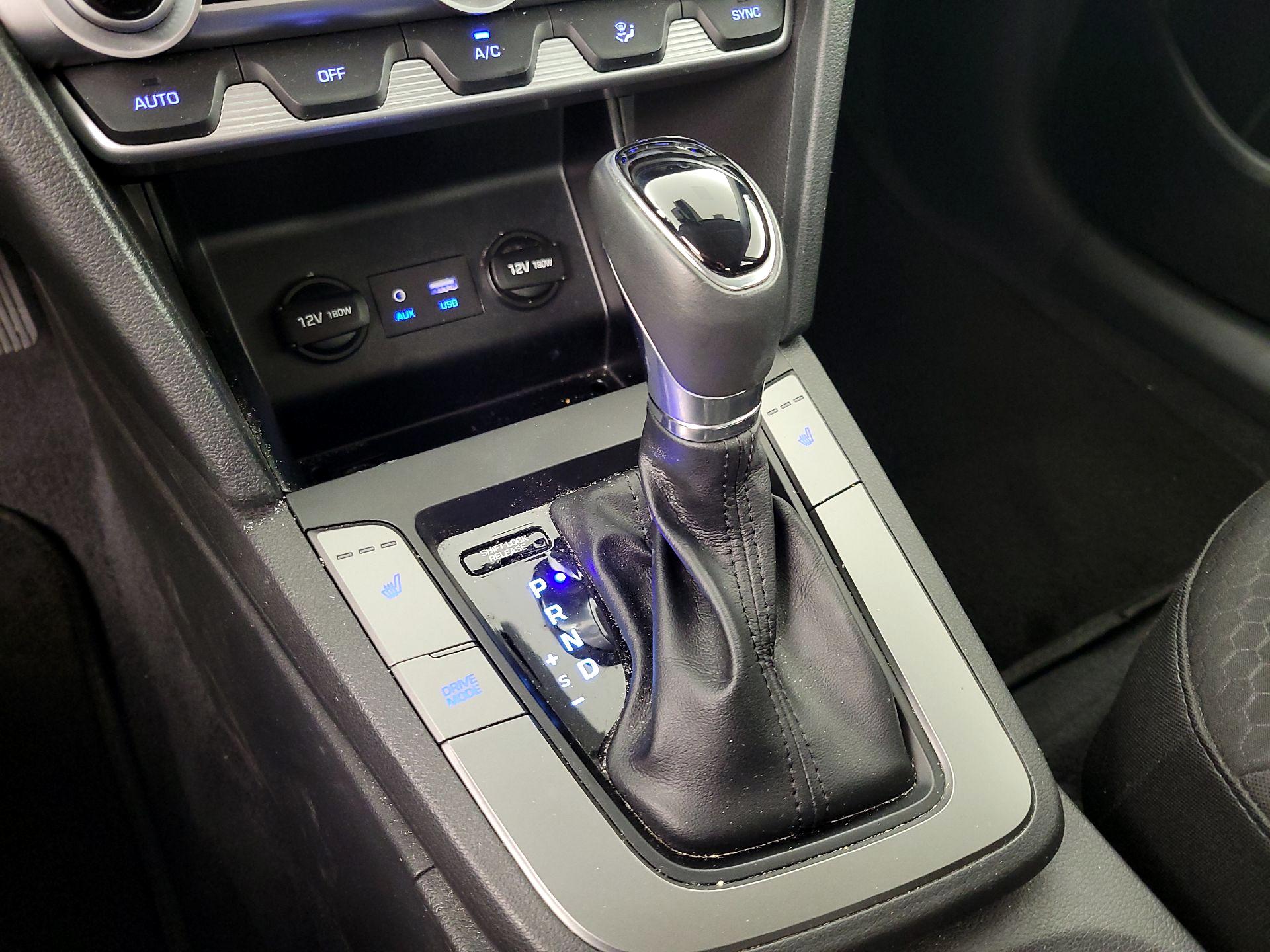 Thumbnail: 2020 Hyundai Elantra - 17