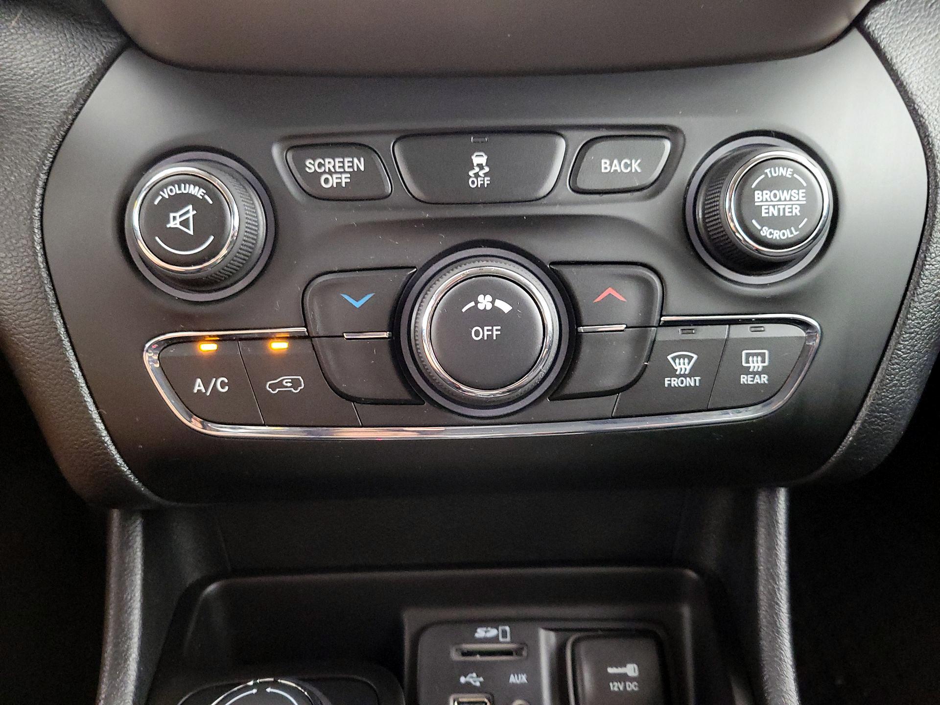 Thumbnail: 2016 Jeep Cherokee - 16