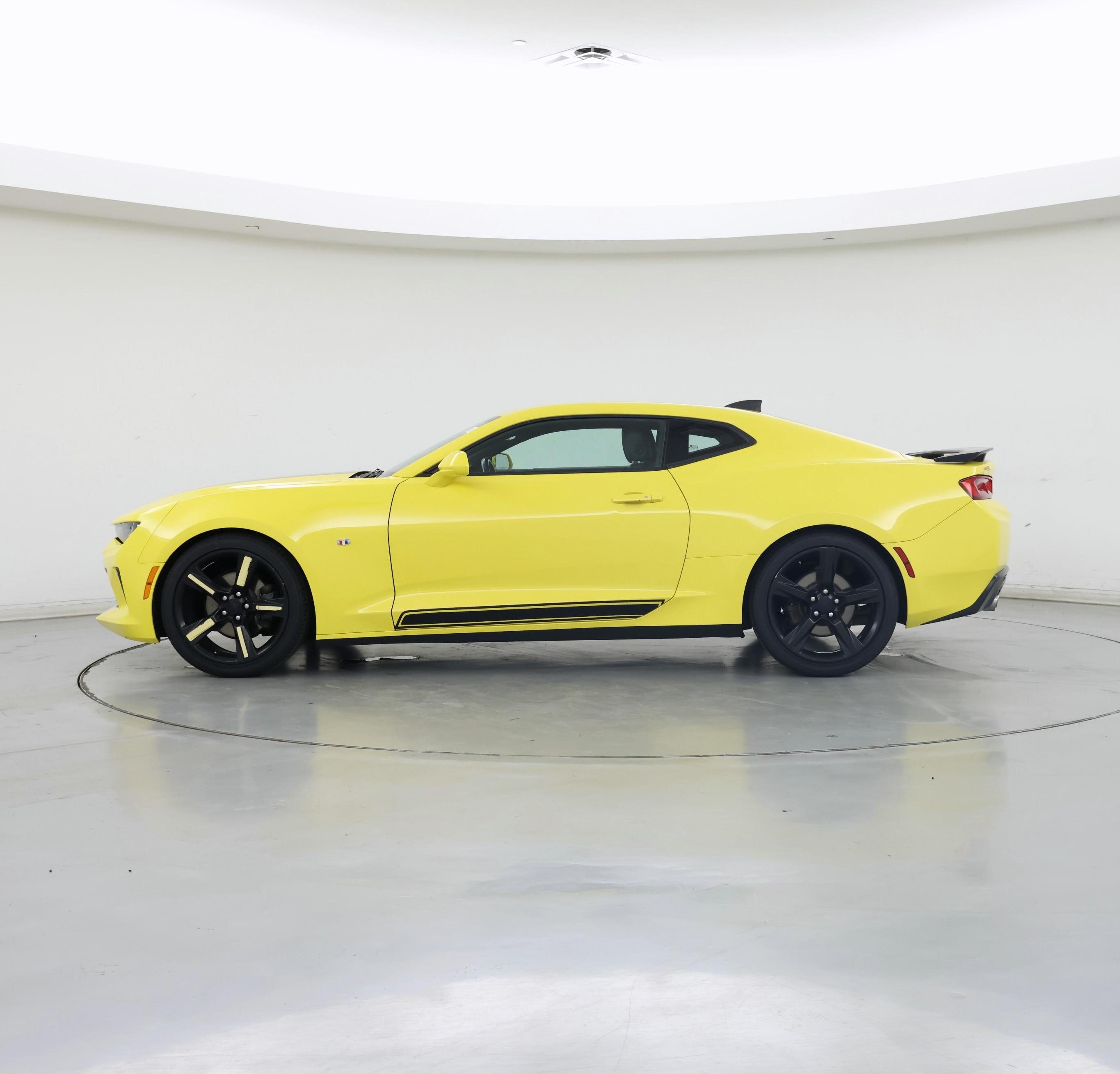 Thumbnail: 2018 Chevrolet Camaro - 3