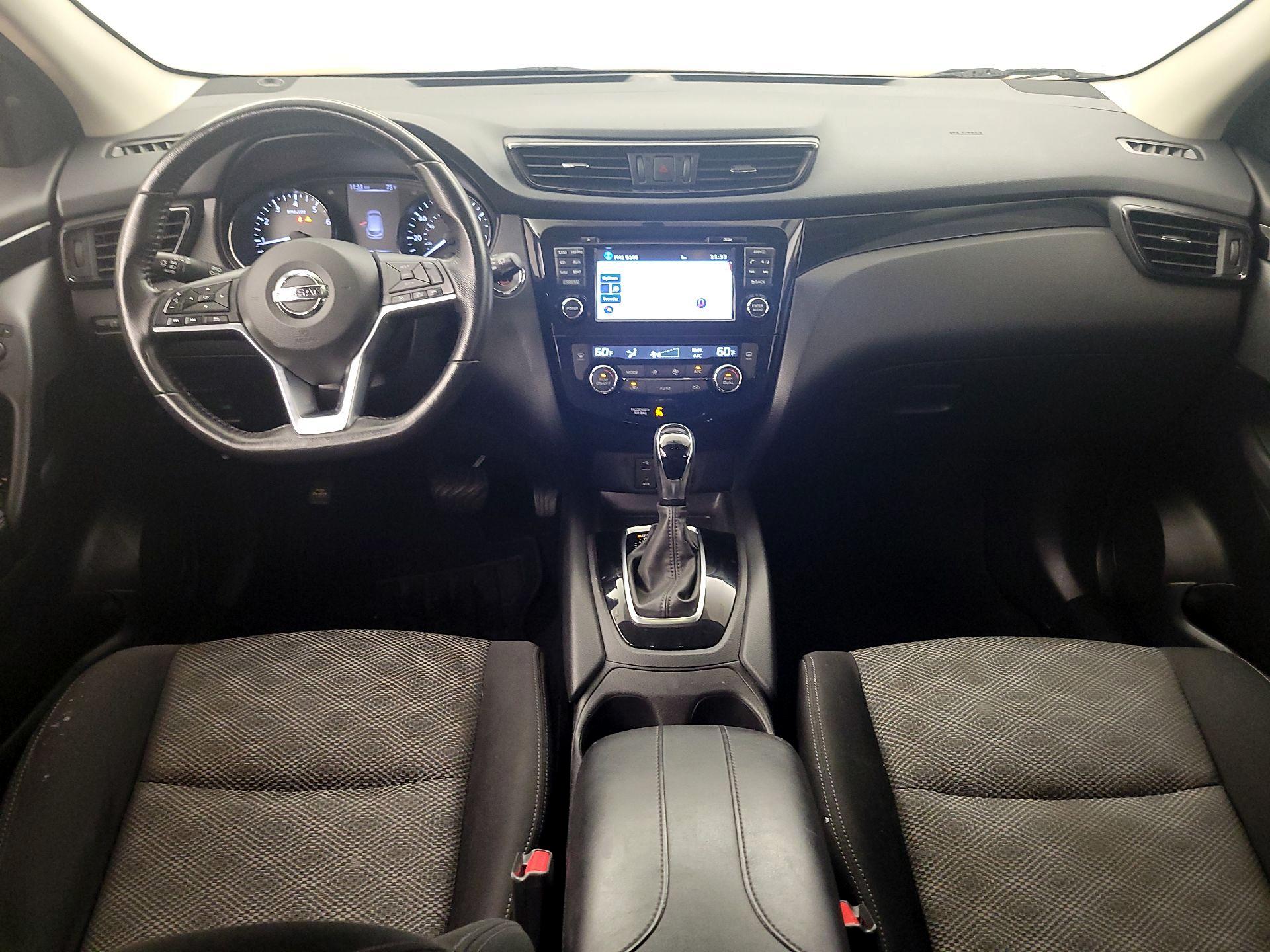 Thumbnail: 2017 Nissan Rogue Sport - 9