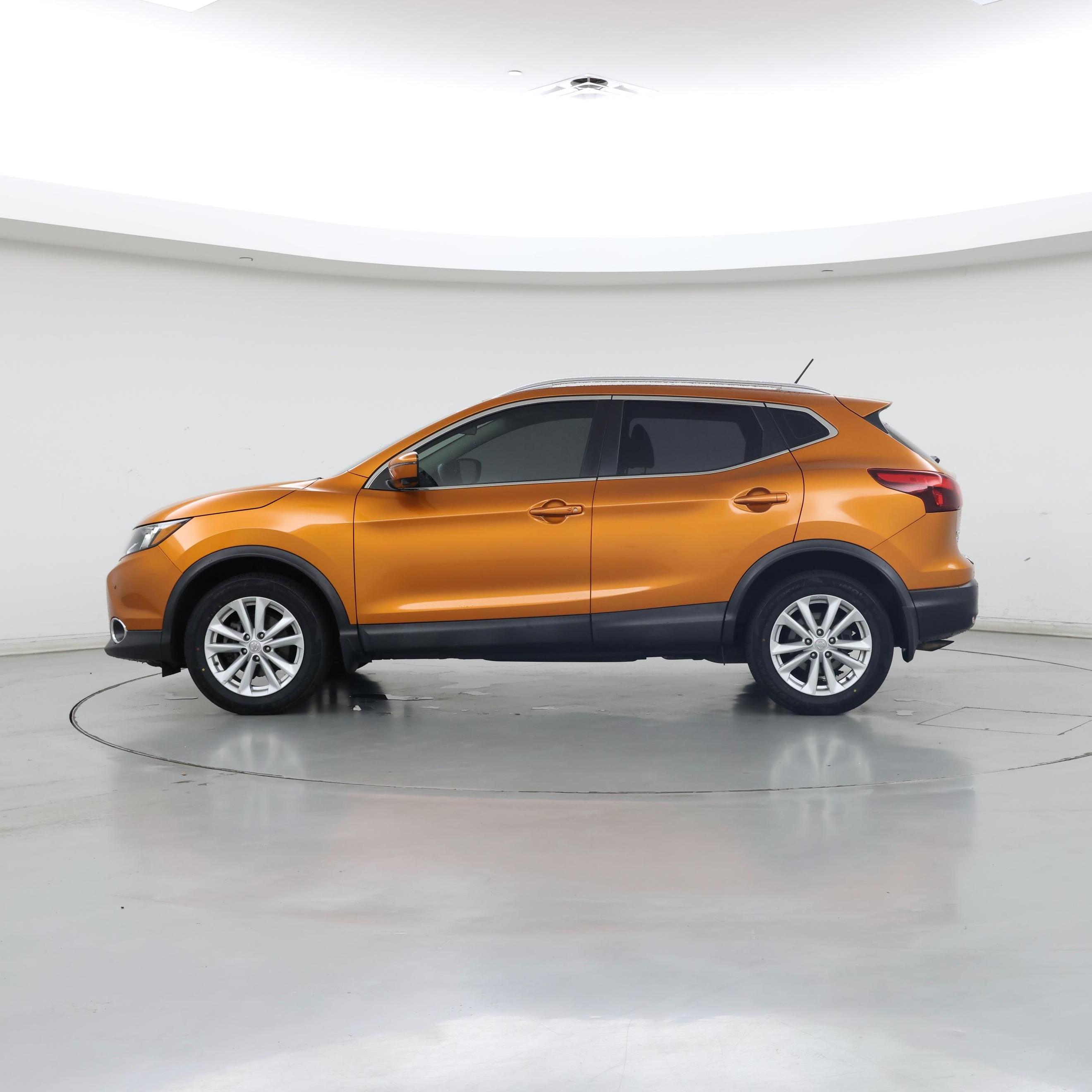 Thumbnail: 2017 Nissan Rogue Sport - 3