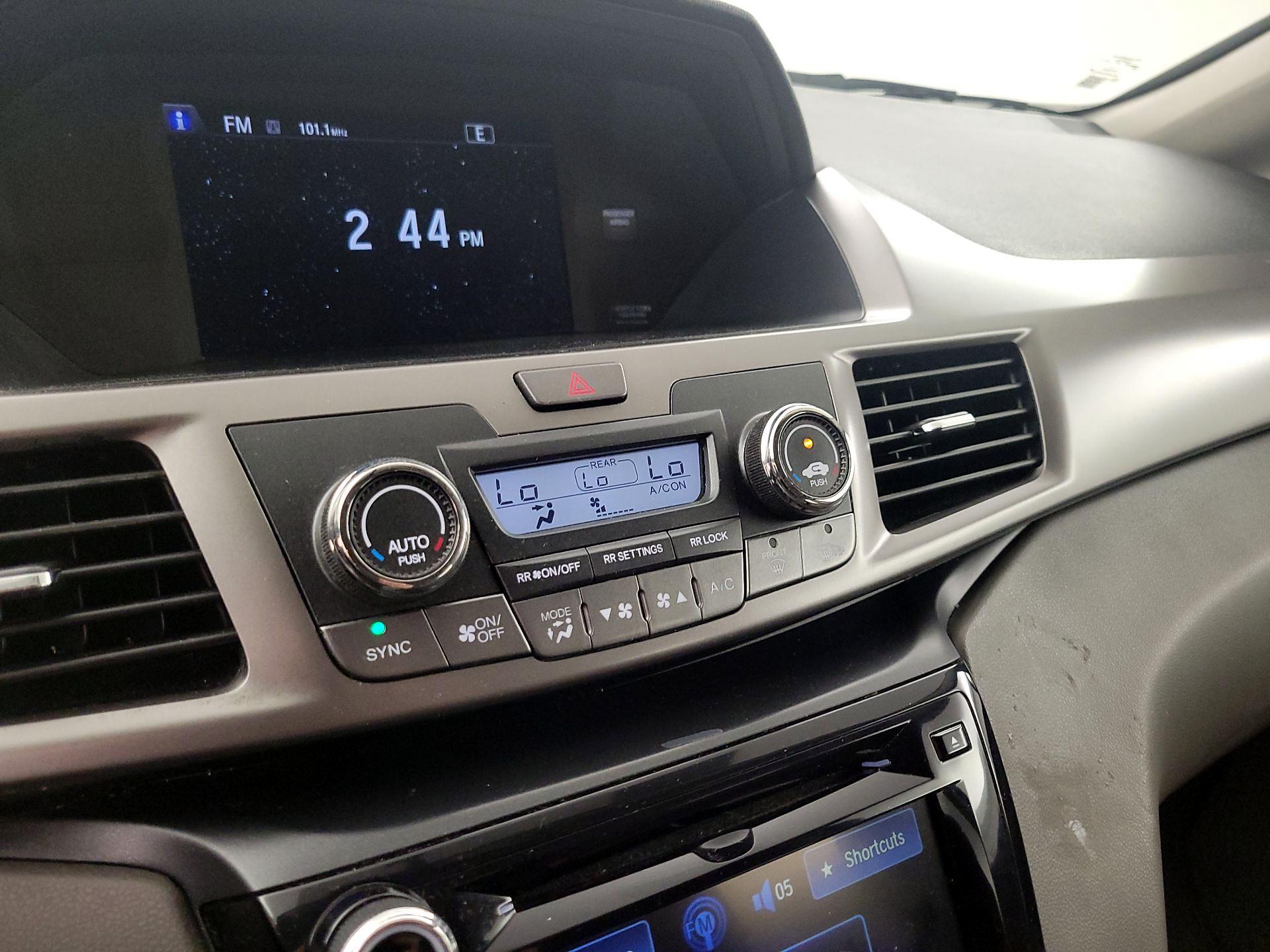 Thumbnail: 2016 Honda Odyssey - 16
