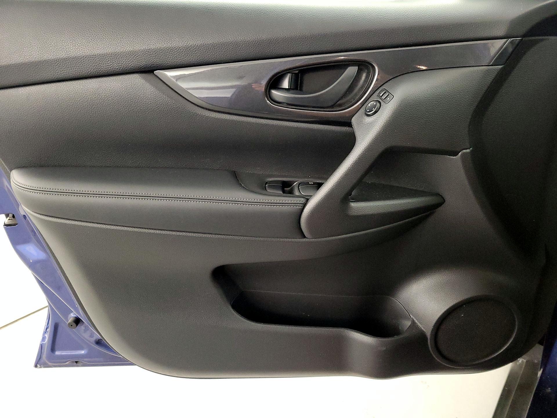 Thumbnail: 2019 Nissan Rogue - 12