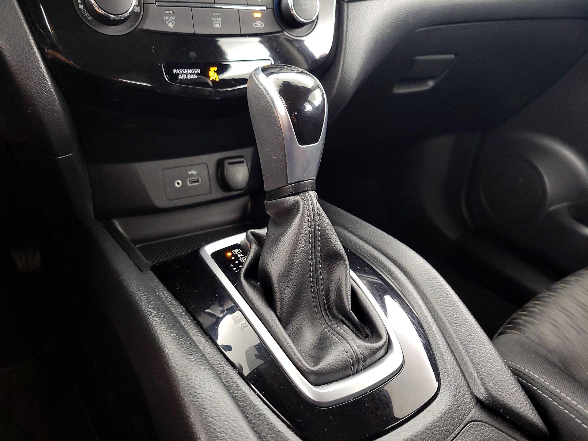 Thumbnail: 2019 Nissan Rogue - 17