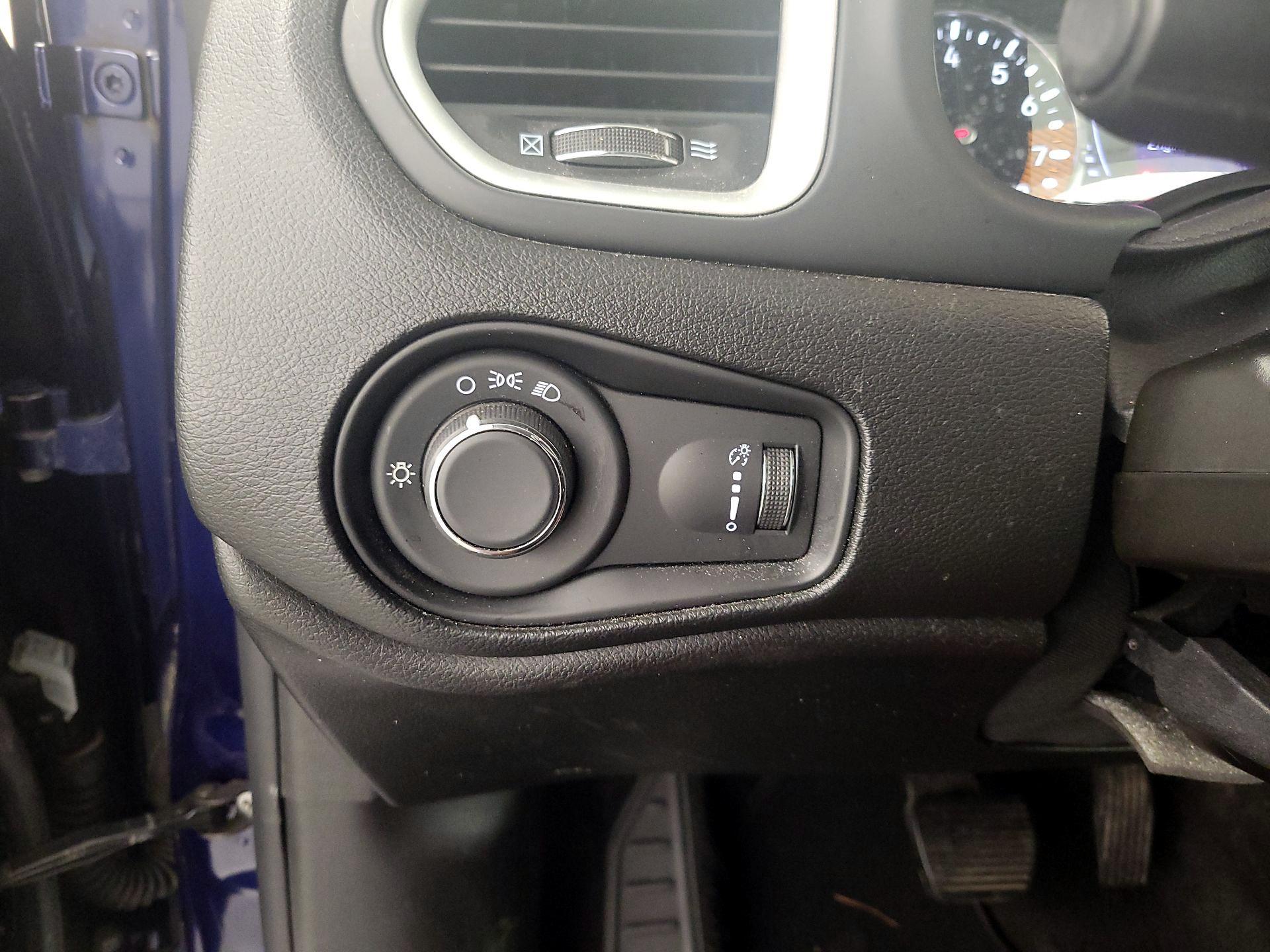 Thumbnail: 2020 Jeep Renegade - 13