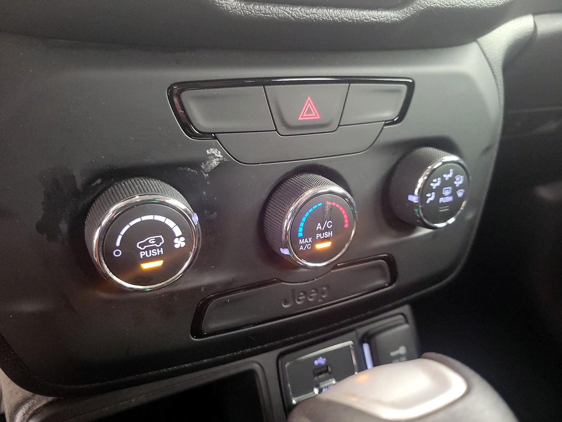 Thumbnail: 2020 Jeep Renegade - 16