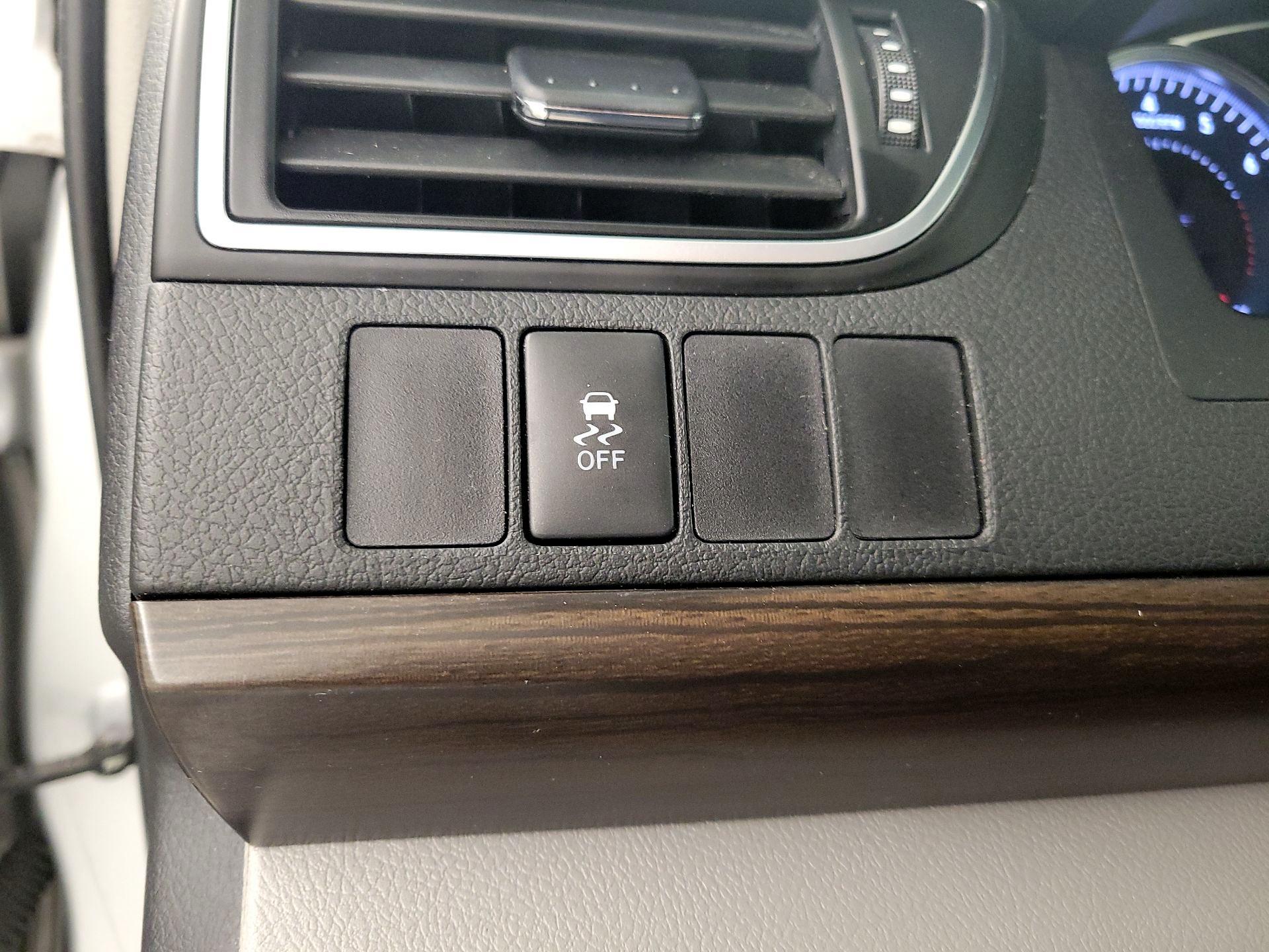 Thumbnail: 2016 Toyota Camry - 13