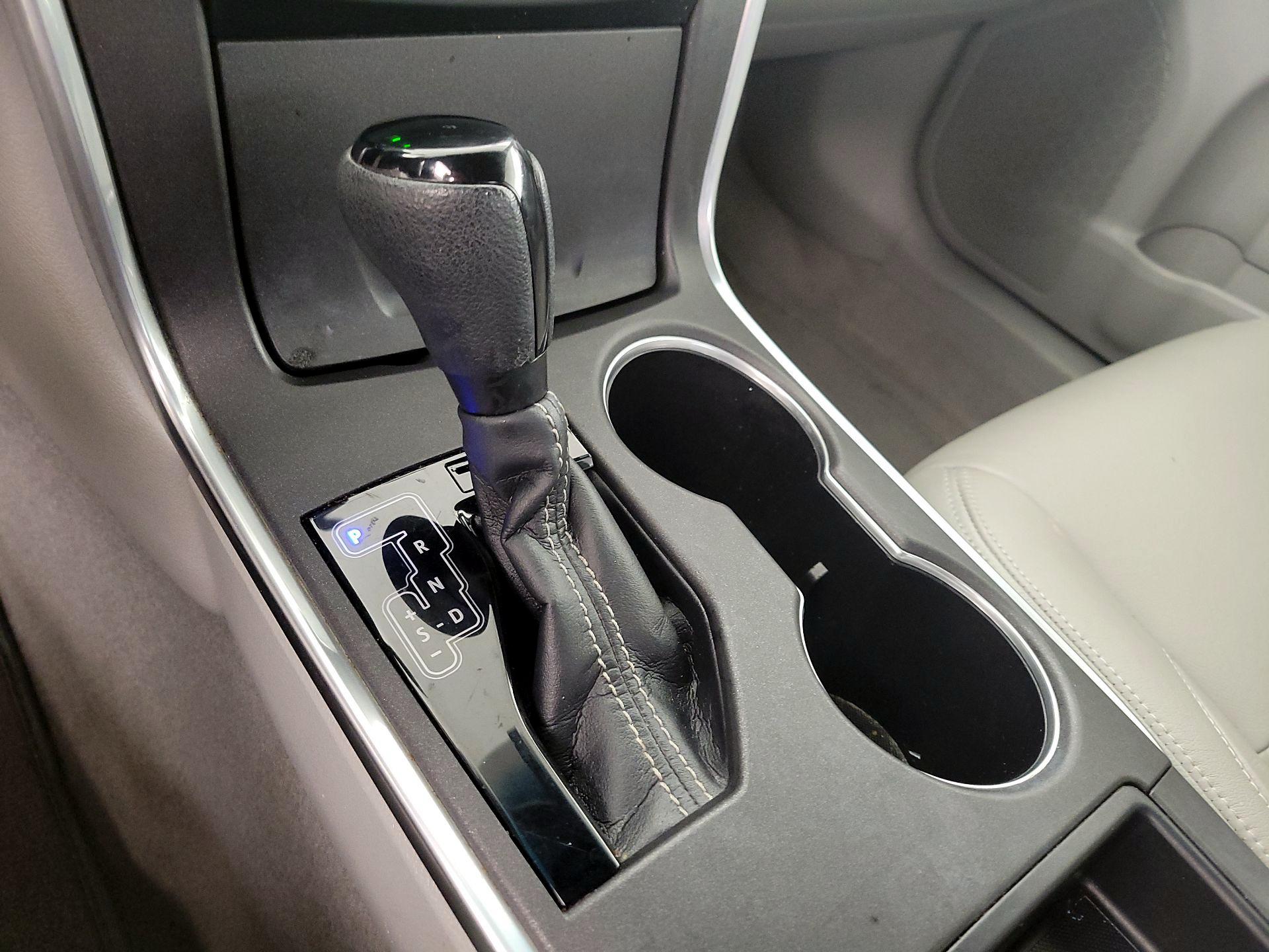 Thumbnail: 2016 Toyota Camry - 17