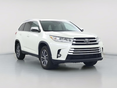 White 2019 Toyota Highlander XLE