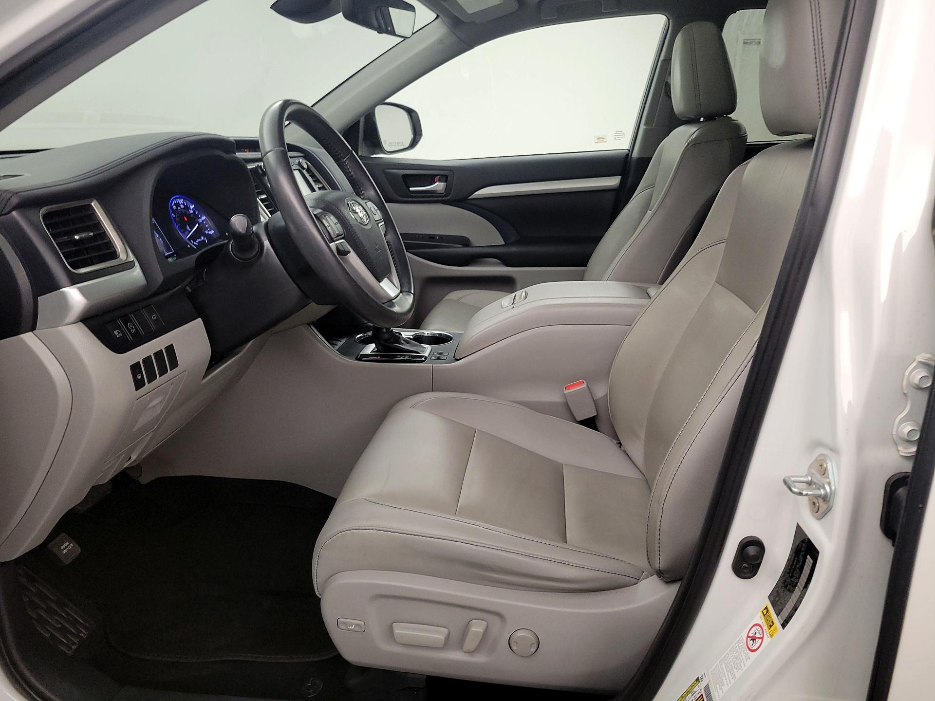 Thumbnail: 2019 Toyota Highlander - 11