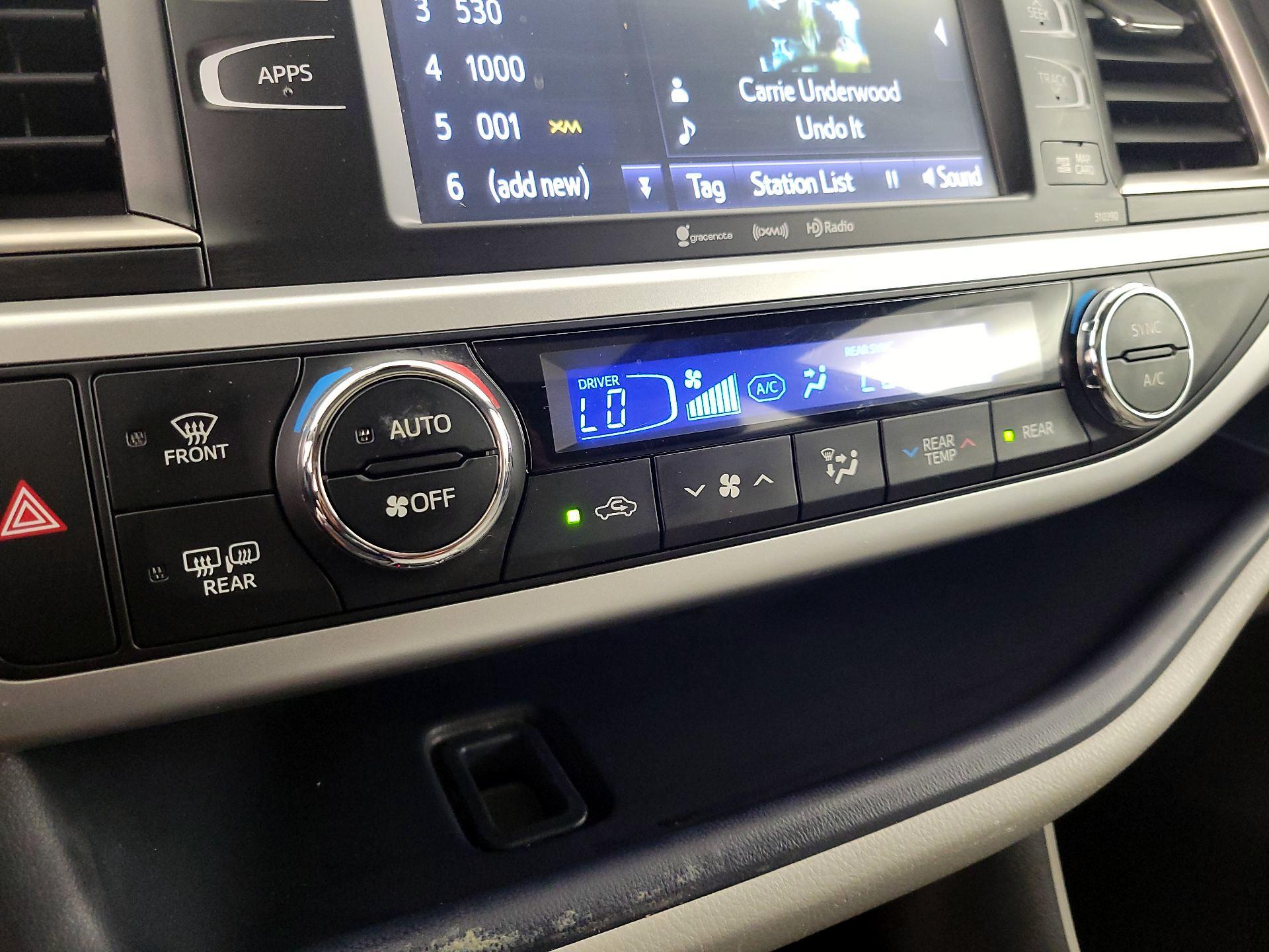 Thumbnail: 2019 Toyota Highlander - 17