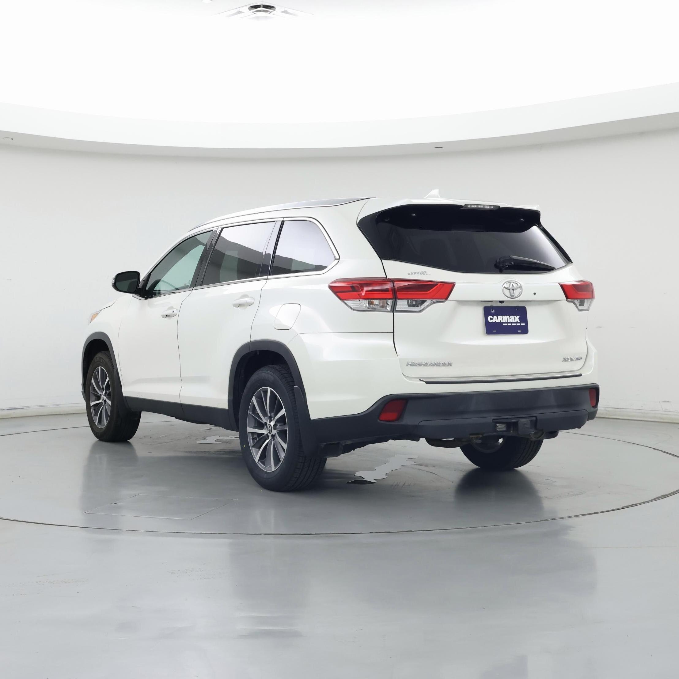 Thumbnail: 2019 Toyota Highlander - 2