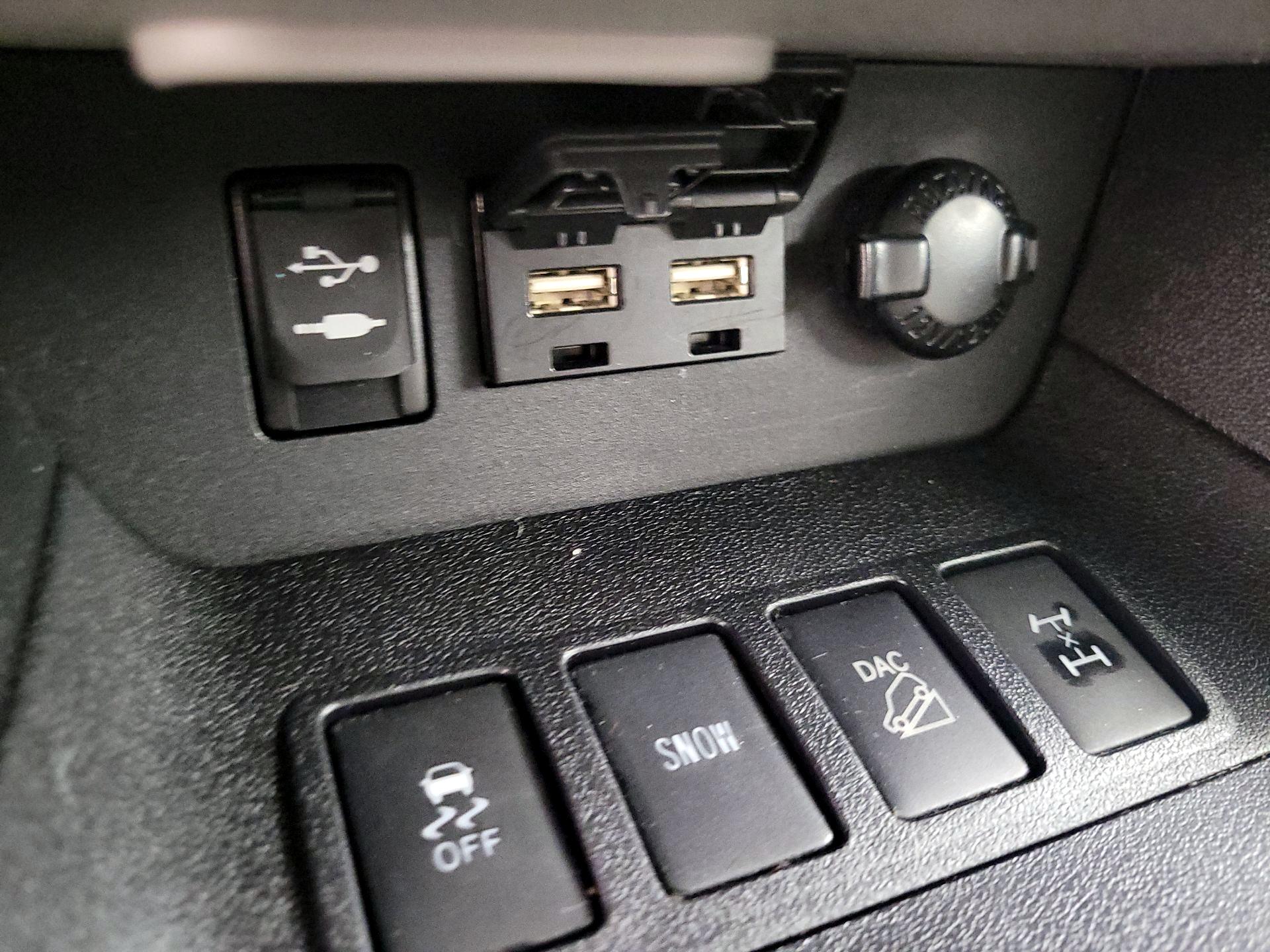 Thumbnail: 2019 Toyota Highlander - 19