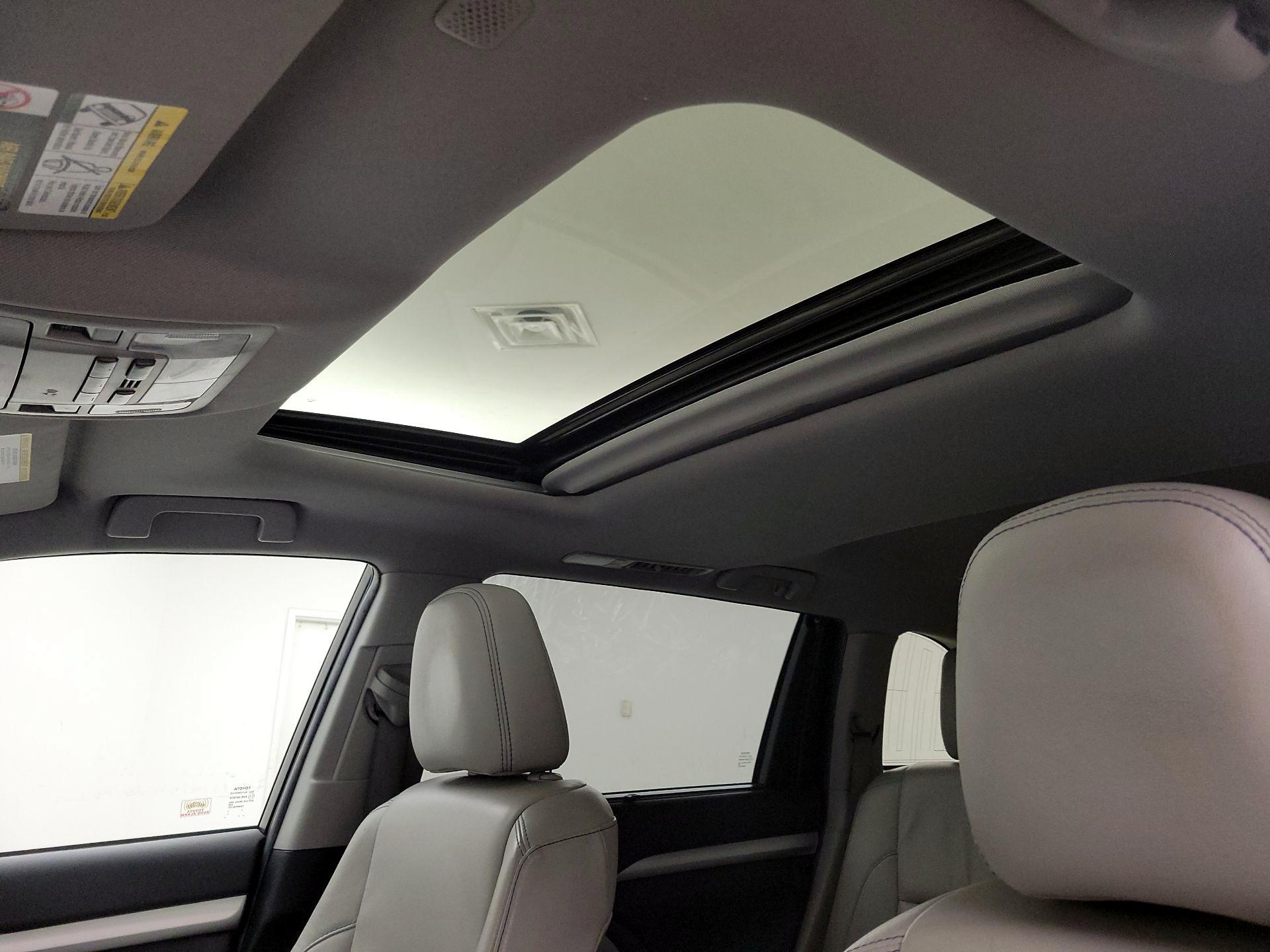 Thumbnail: 2019 Toyota Highlander - 20