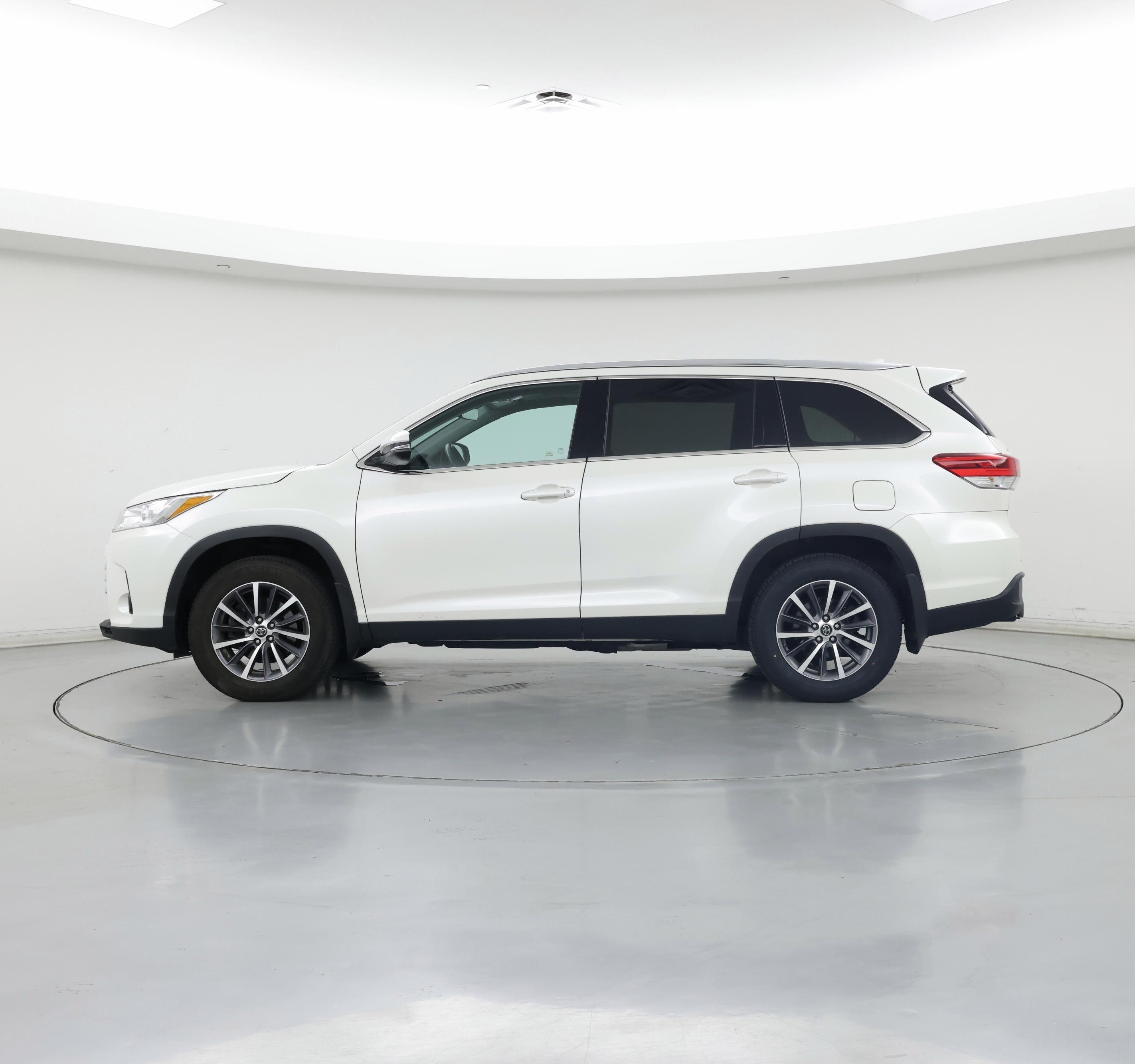 Thumbnail: 2019 Toyota Highlander - 3