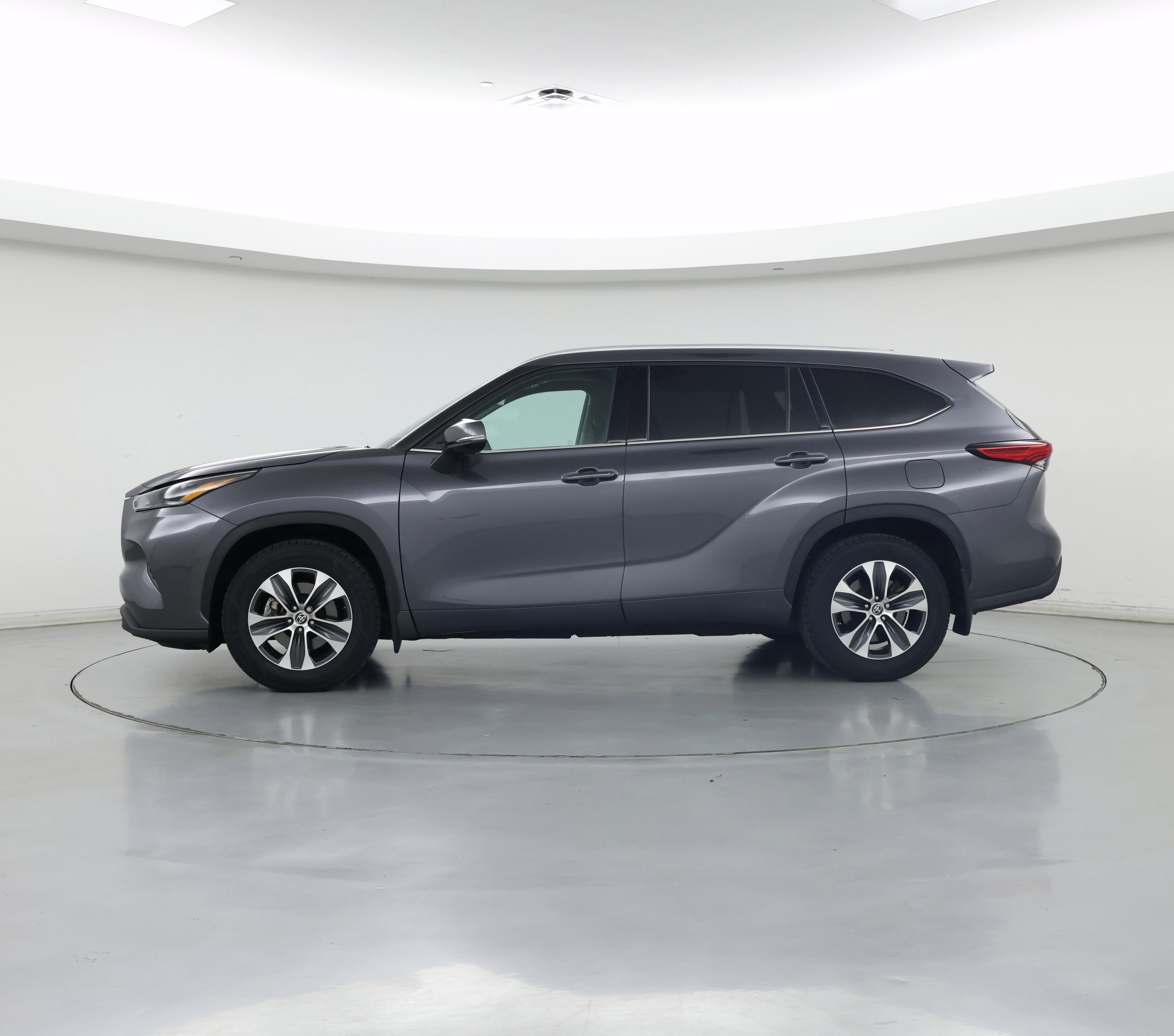 Thumbnail: 2022 Toyota Highlander - 3