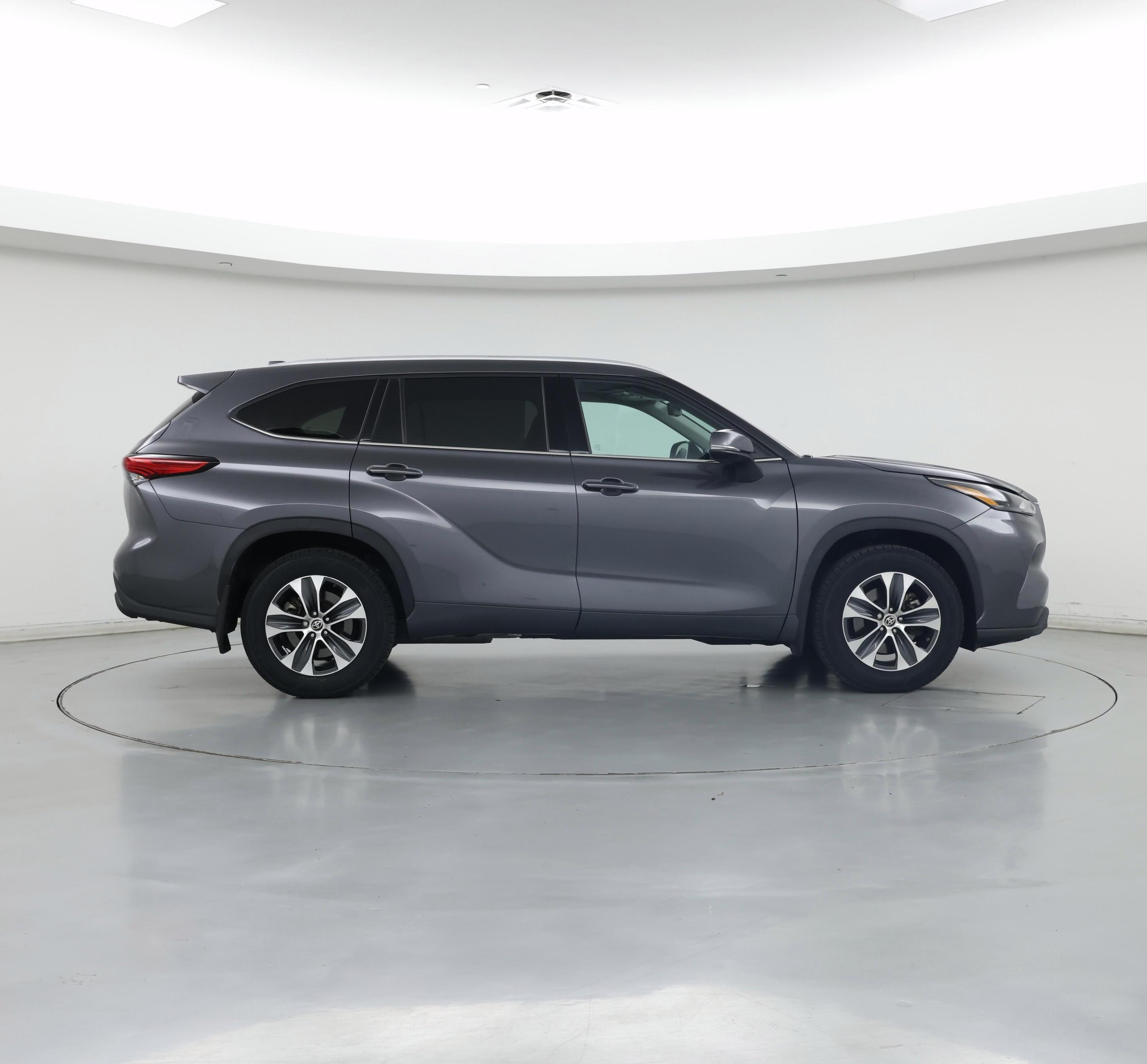 Thumbnail: 2022 Toyota Highlander - 7