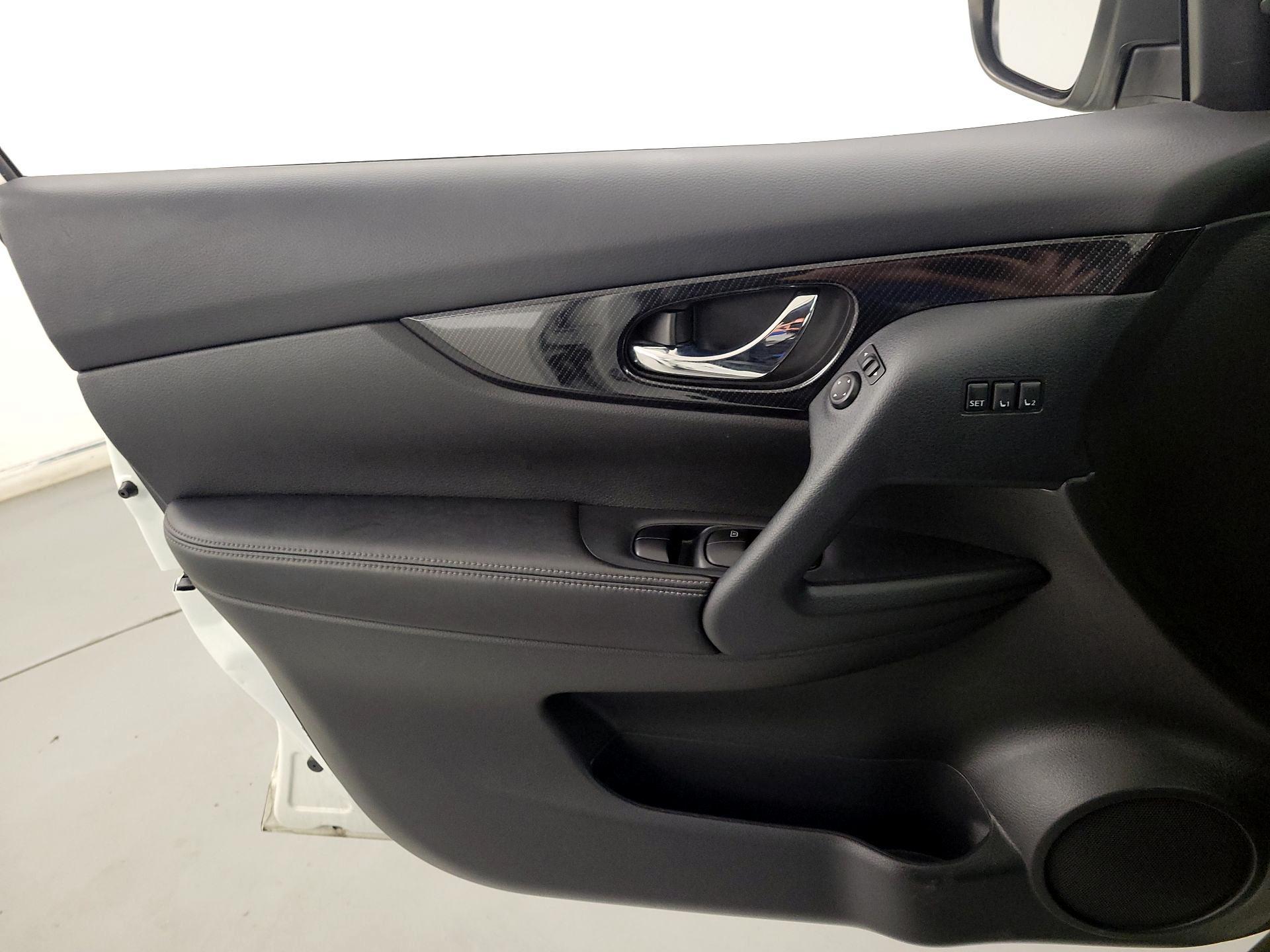 Thumbnail: 2019 Nissan Rogue - 12