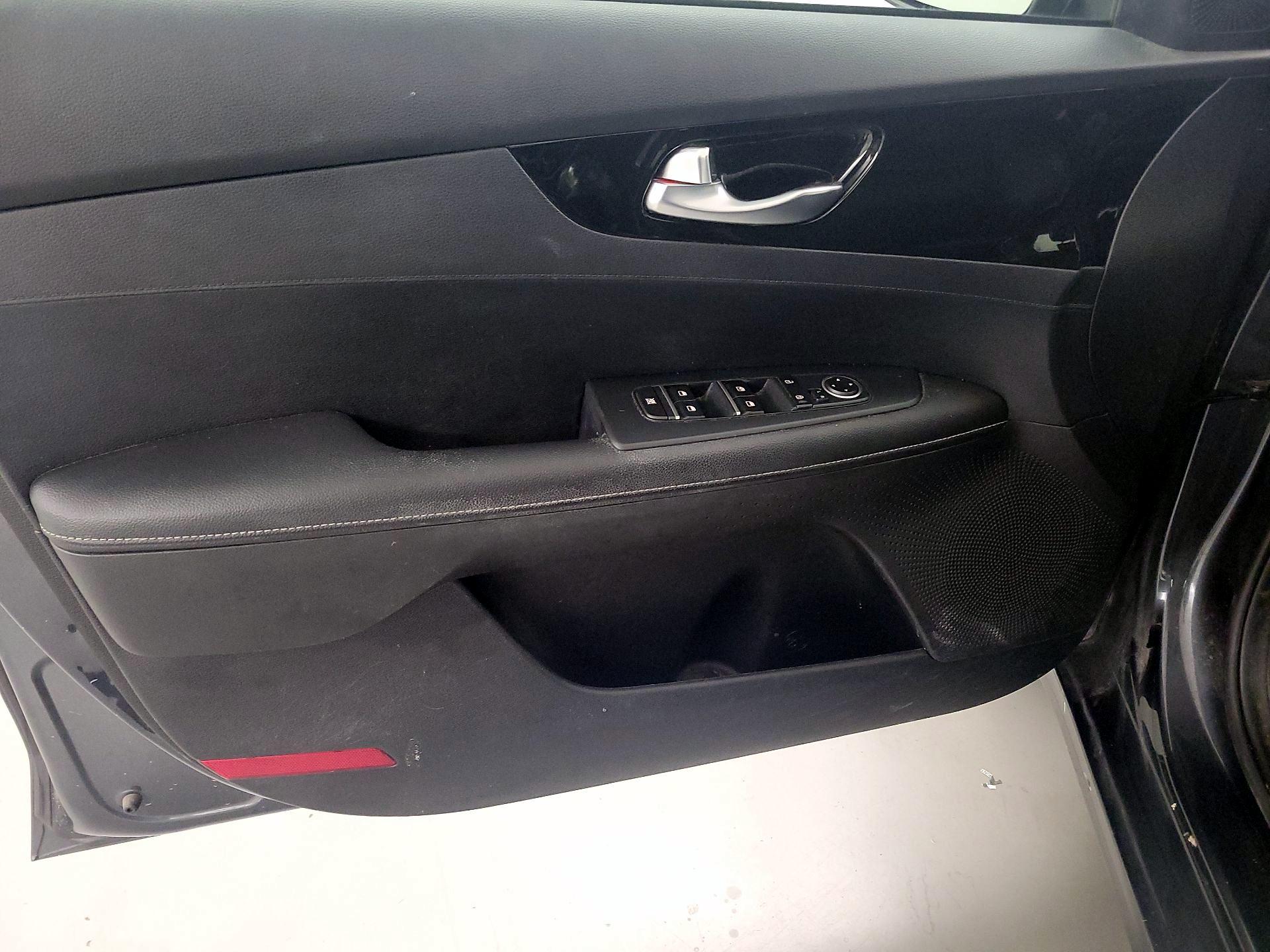 Thumbnail: 2020 Kia Forte - 12