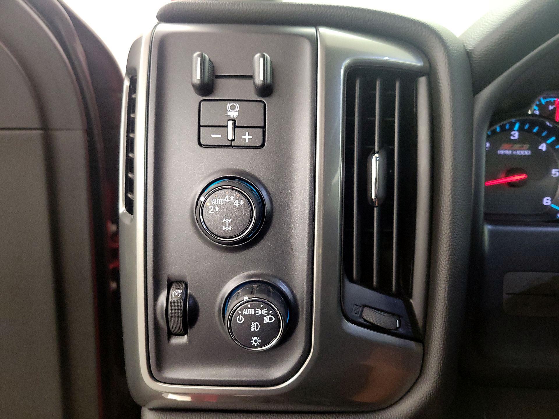 Thumbnail: 2018 Chevrolet Silverado 1500 - 13