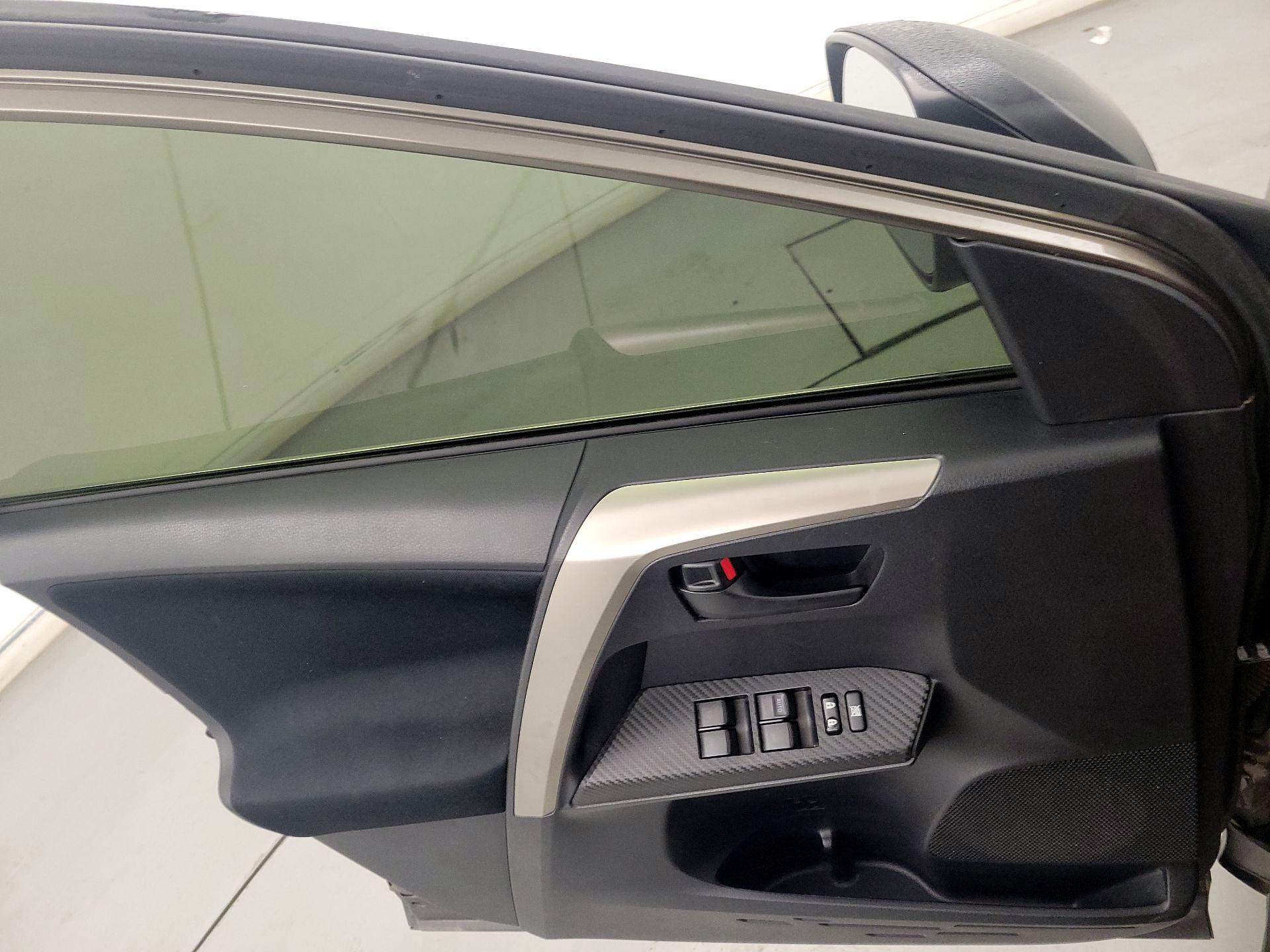 Thumbnail: 2015 Toyota RAV4 - 12
