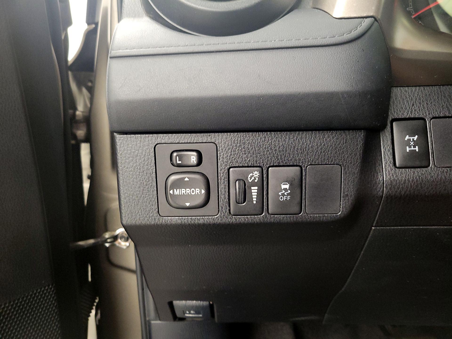 Thumbnail: 2015 Toyota RAV4 - 13
