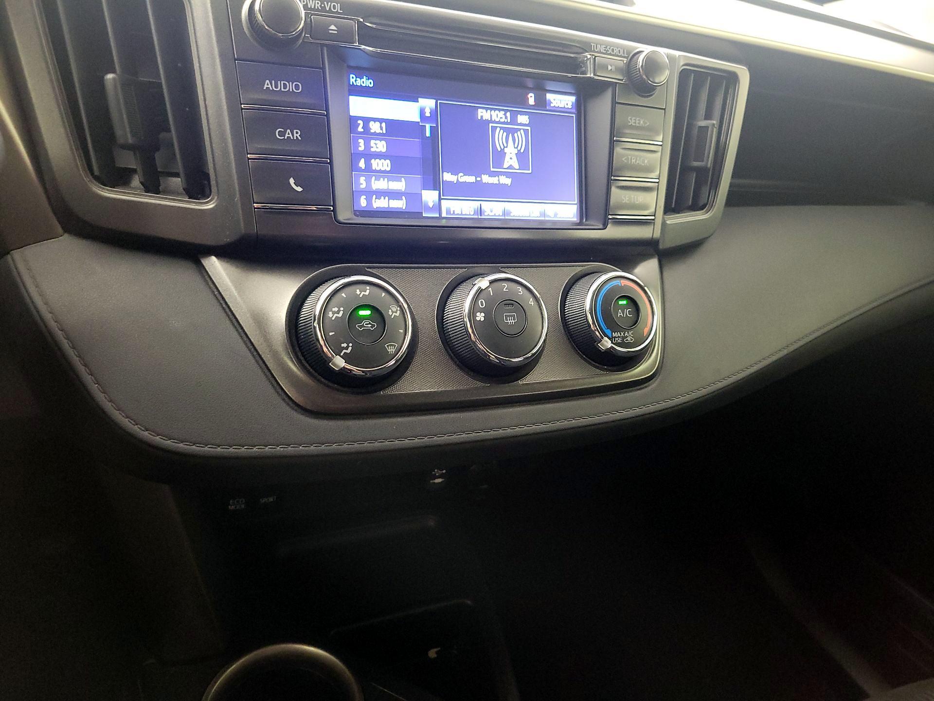 Thumbnail: 2015 Toyota RAV4 - 16