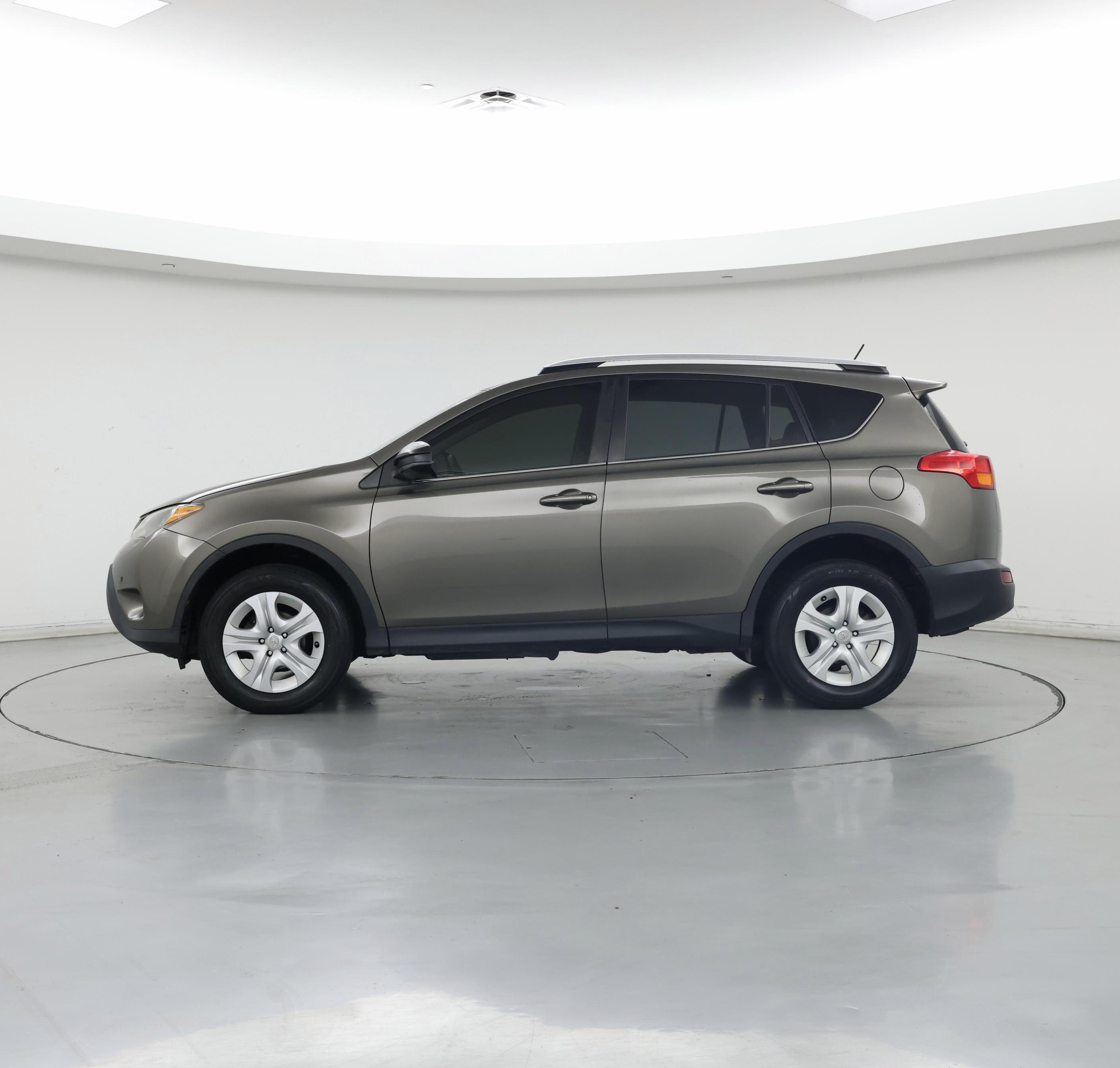 Thumbnail: 2015 Toyota RAV4 - 3