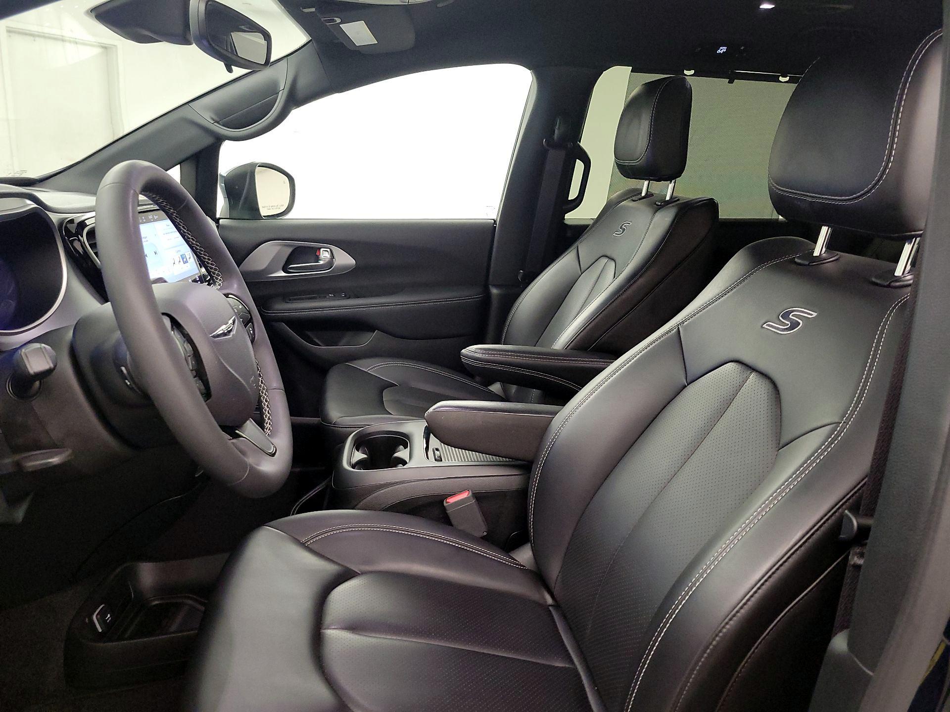 Thumbnail: 2023 Chrysler Pacifica - 11
