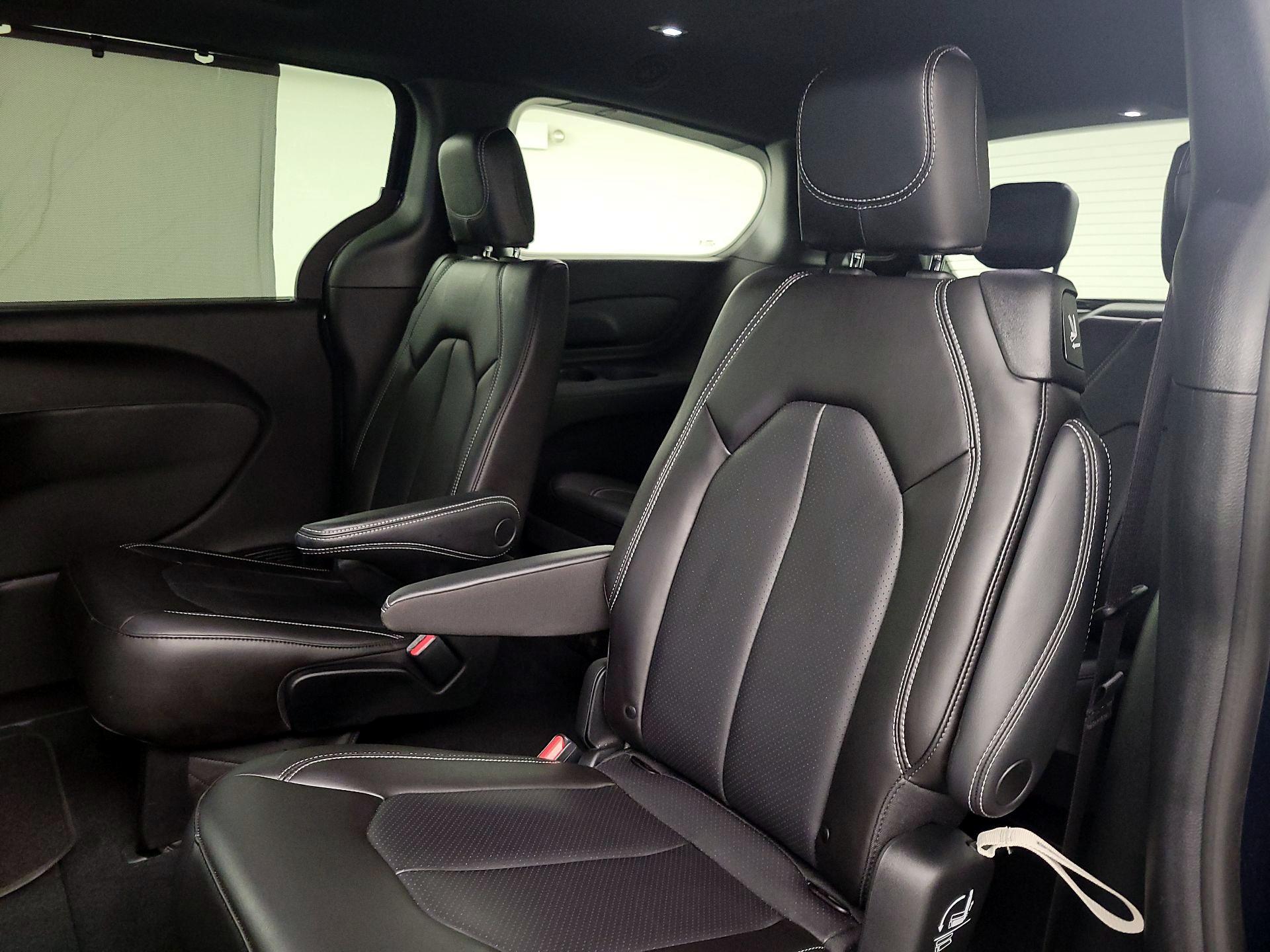 Thumbnail: 2023 Chrysler Pacifica - 19
