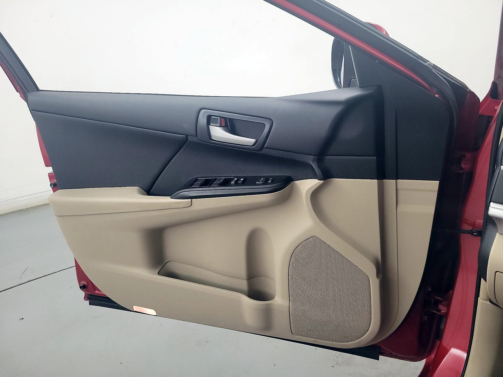 Thumbnail: 2014 Toyota Camry - 12
