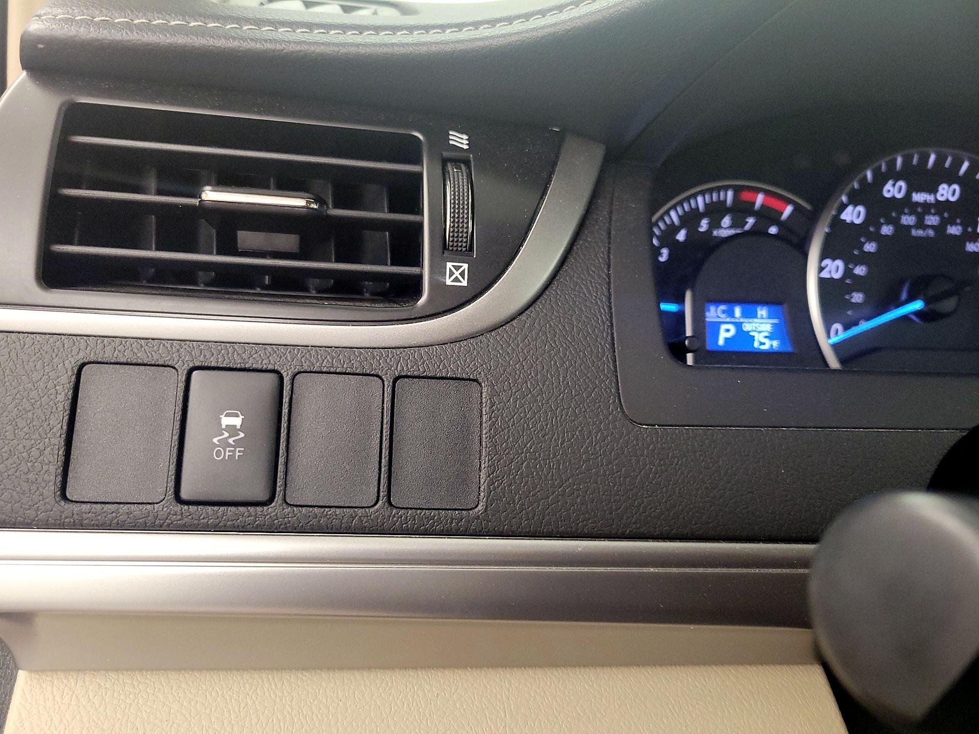 Thumbnail: 2014 Toyota Camry - 13