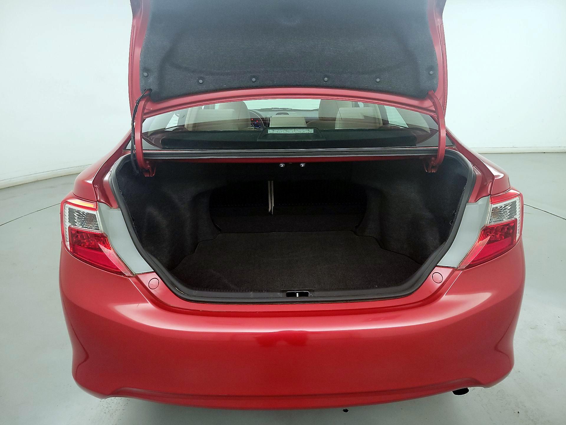 Thumbnail: 2014 Toyota Camry - 19