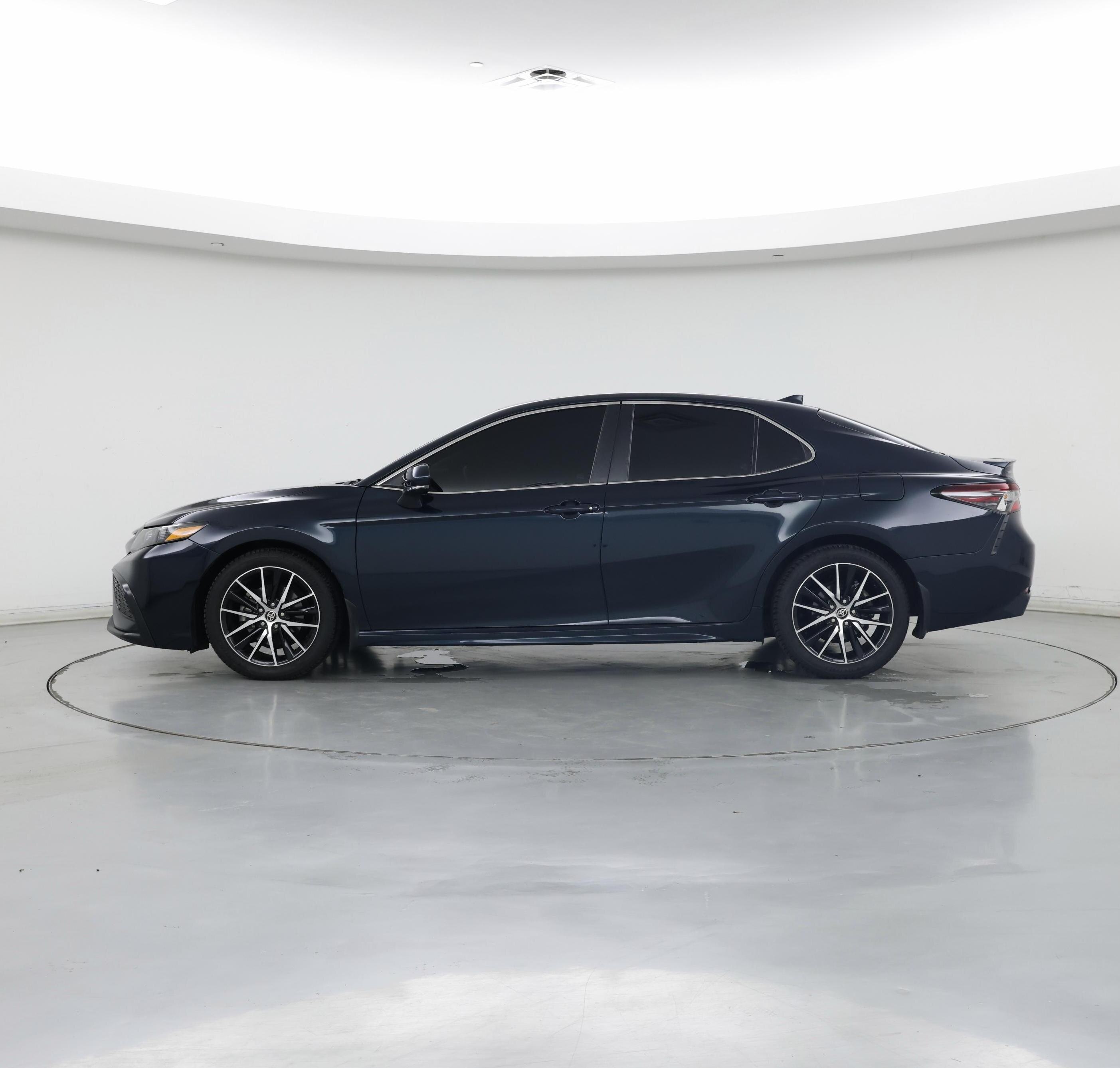 Thumbnail: 2021 Toyota Camry - 3