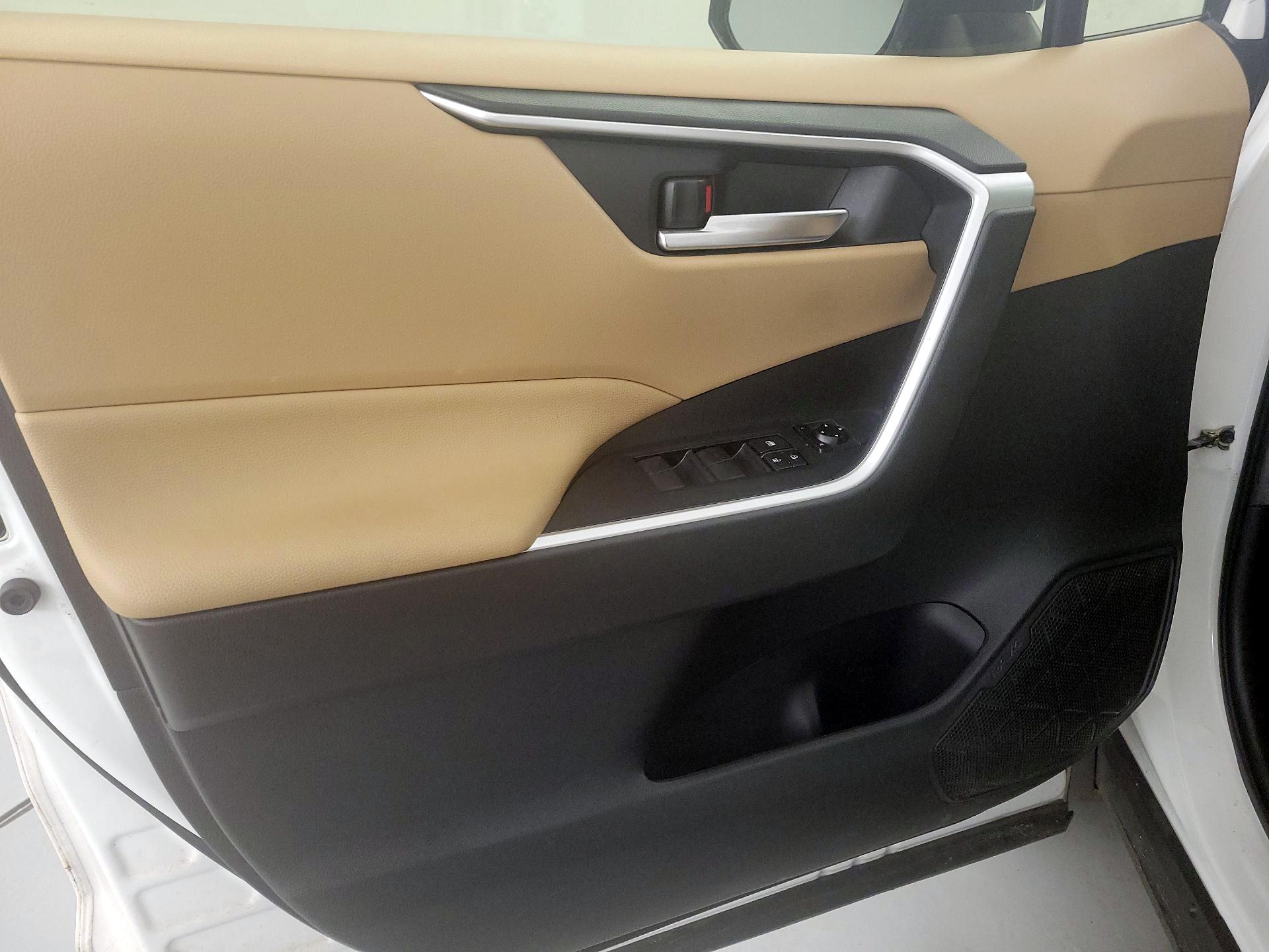 Thumbnail: 2020 Toyota RAV4 - 12