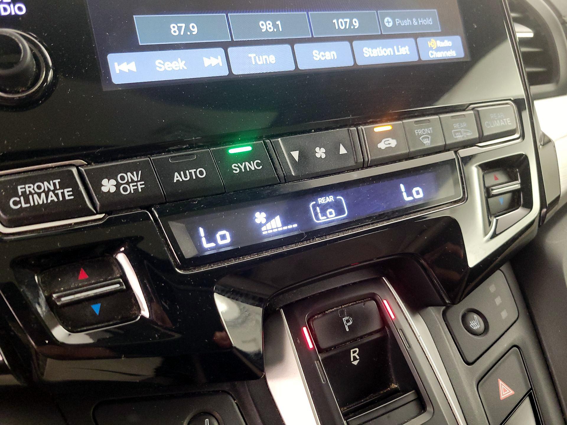 Thumbnail: 2018 Honda Odyssey - 17