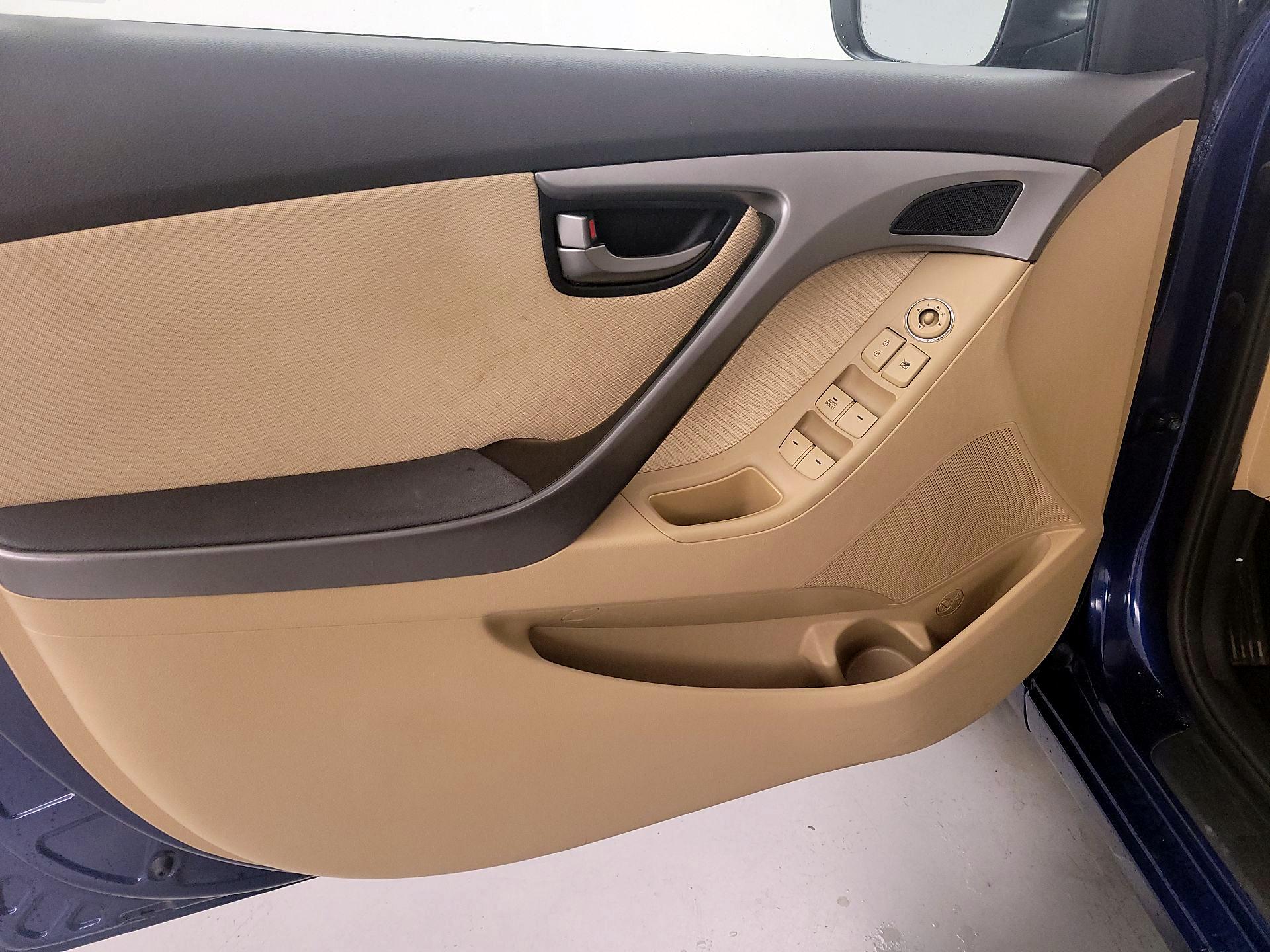 Thumbnail: 2013 Hyundai Elantra - 12