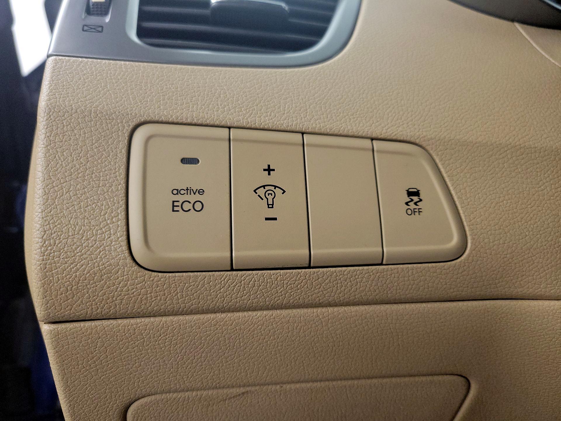 Thumbnail: 2013 Hyundai Elantra - 13