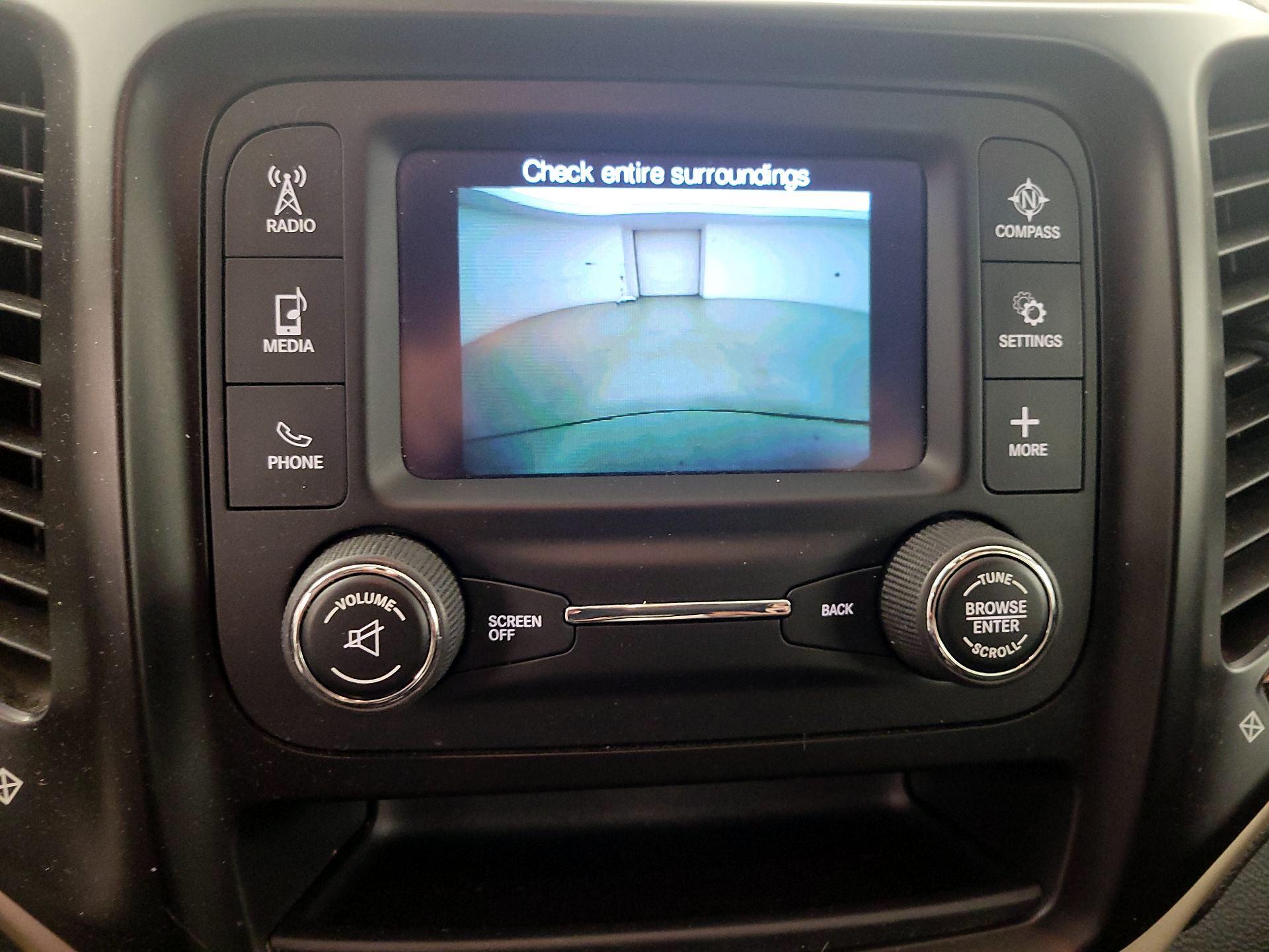 Thumbnail: 2018 Jeep Cherokee - 14