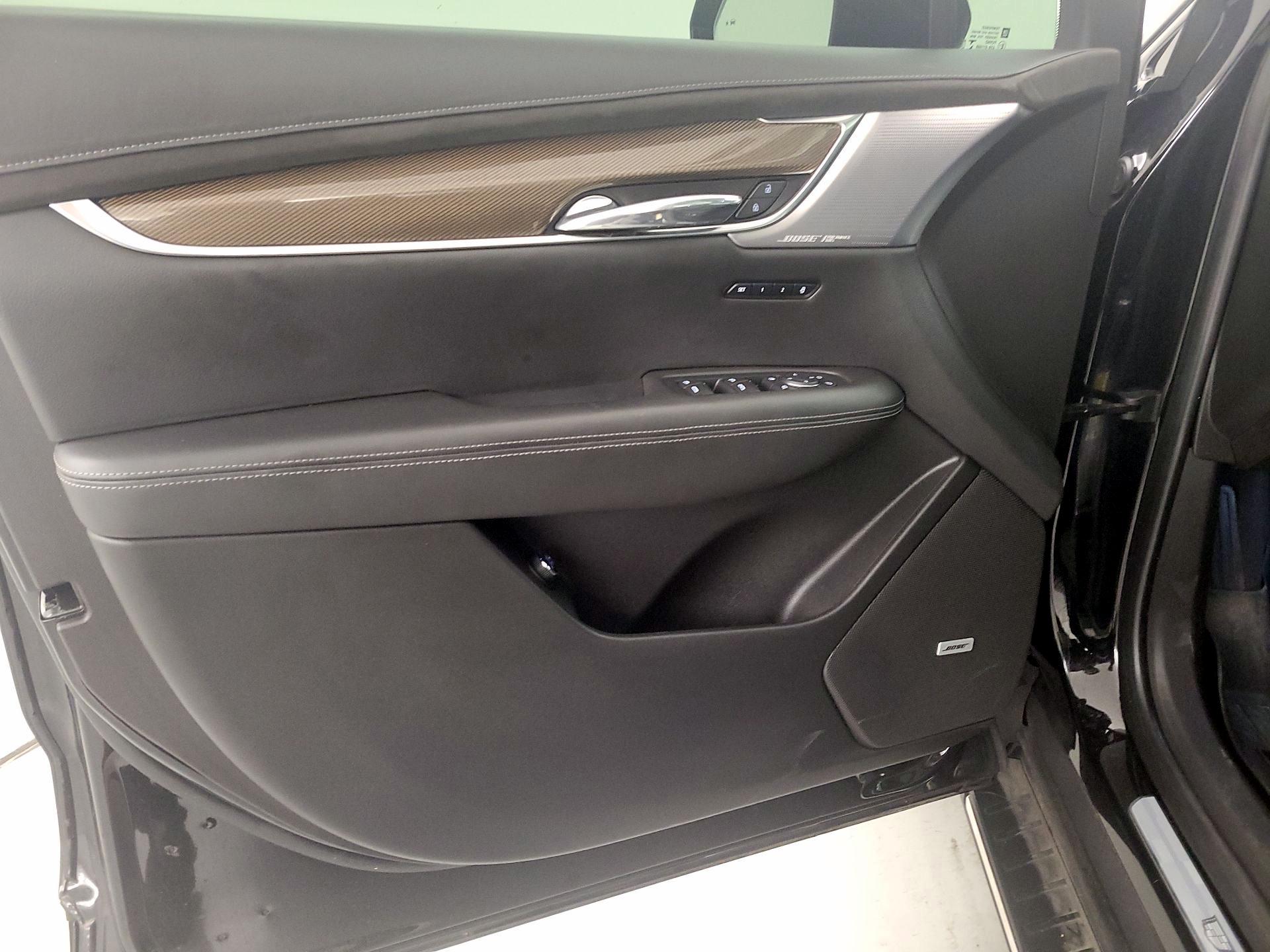 Thumbnail: 2022 Cadillac XT6 - 12