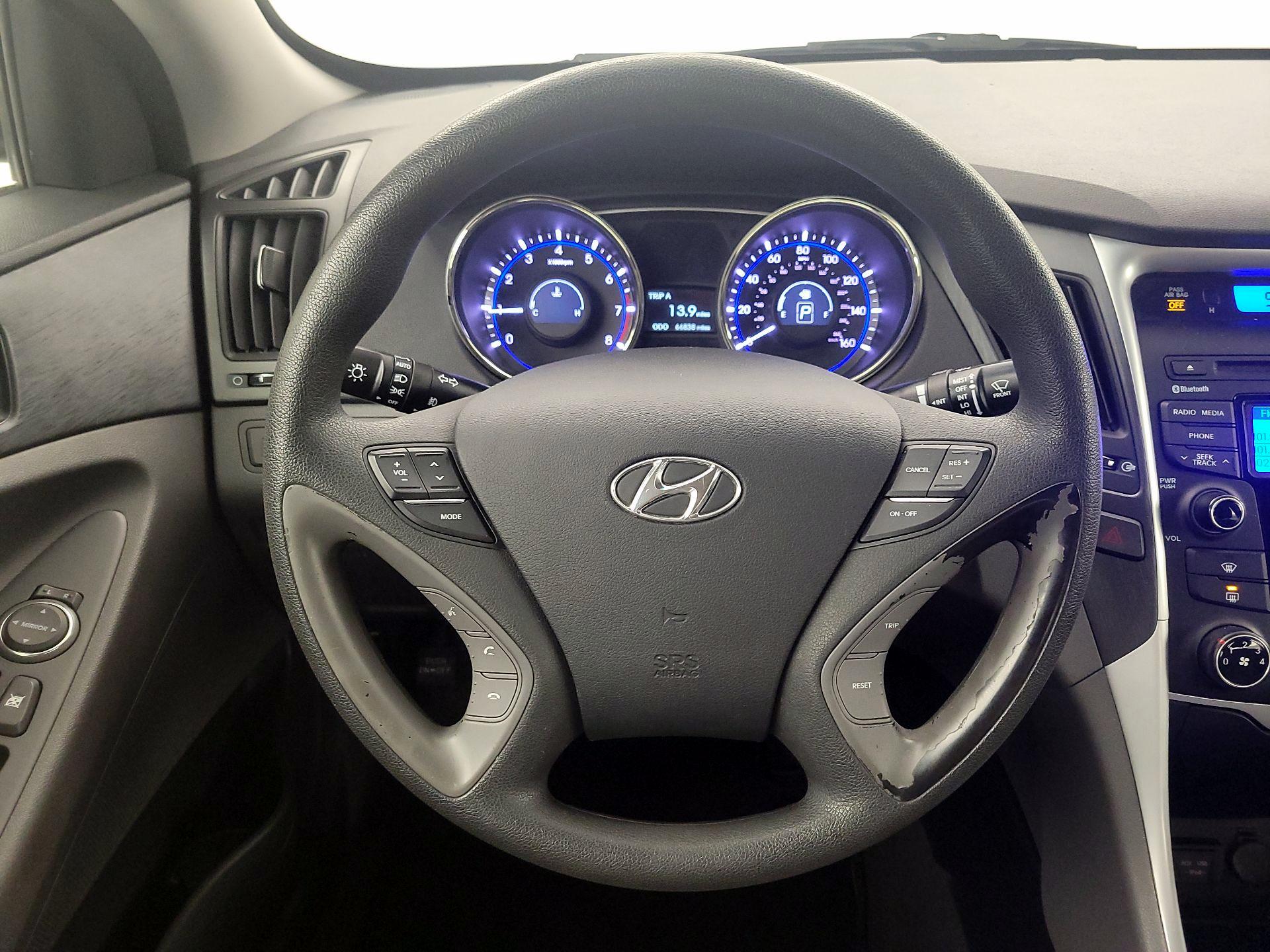 Thumbnail: 2013 Hyundai Sonata - 10