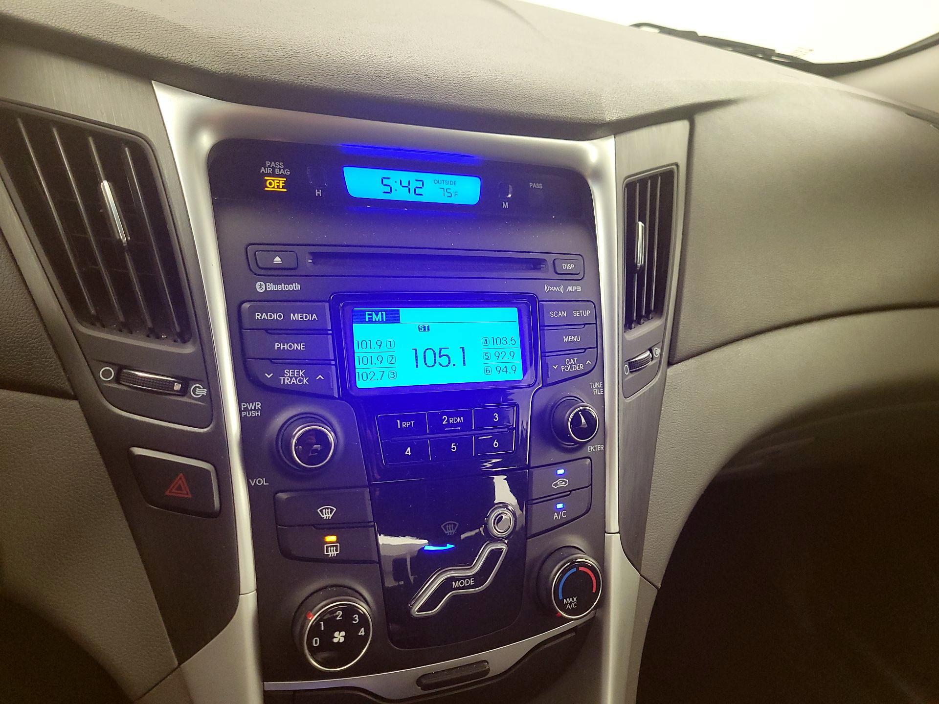 Thumbnail: 2013 Hyundai Sonata - 14