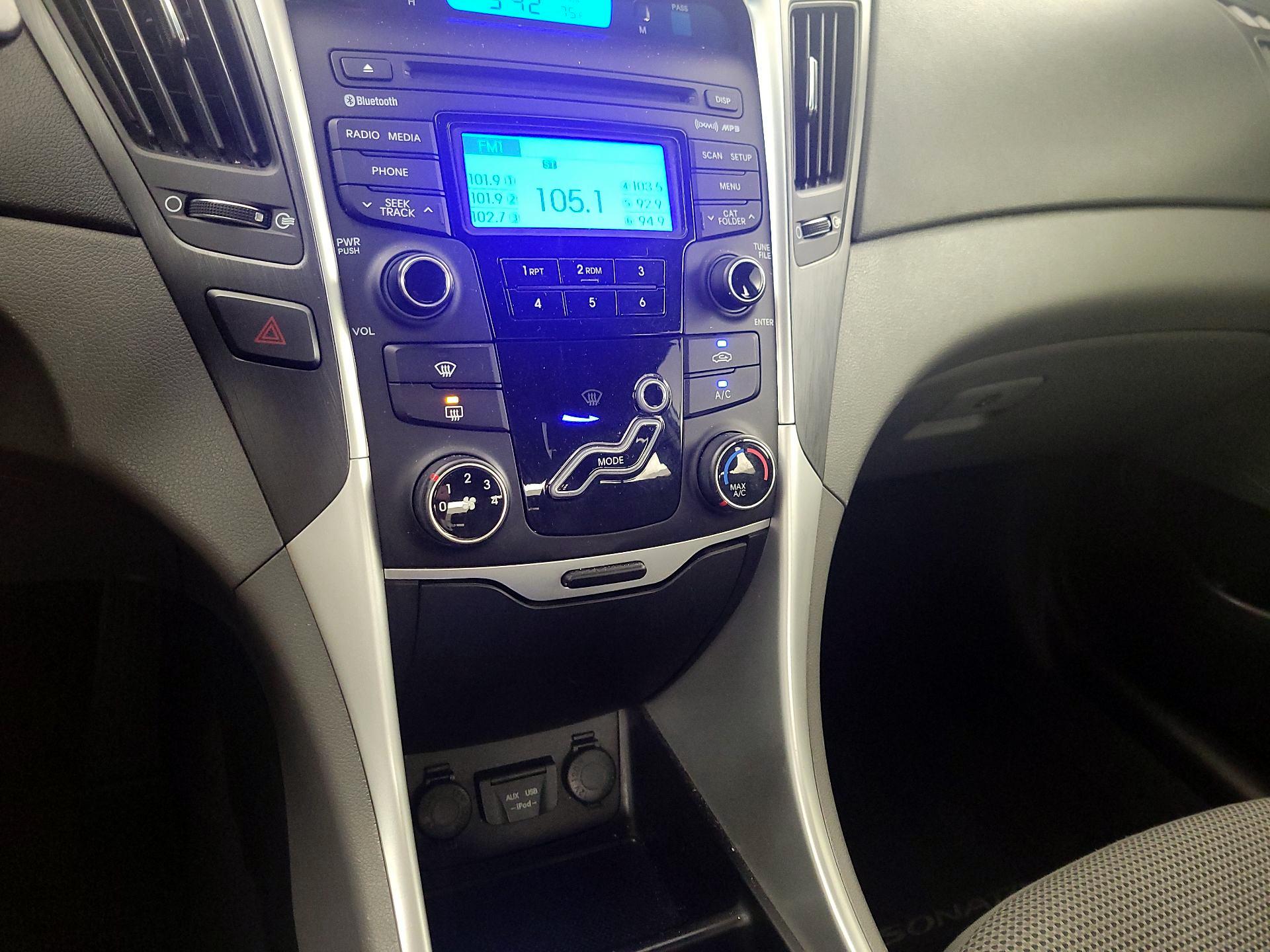 Thumbnail: 2013 Hyundai Sonata - 15