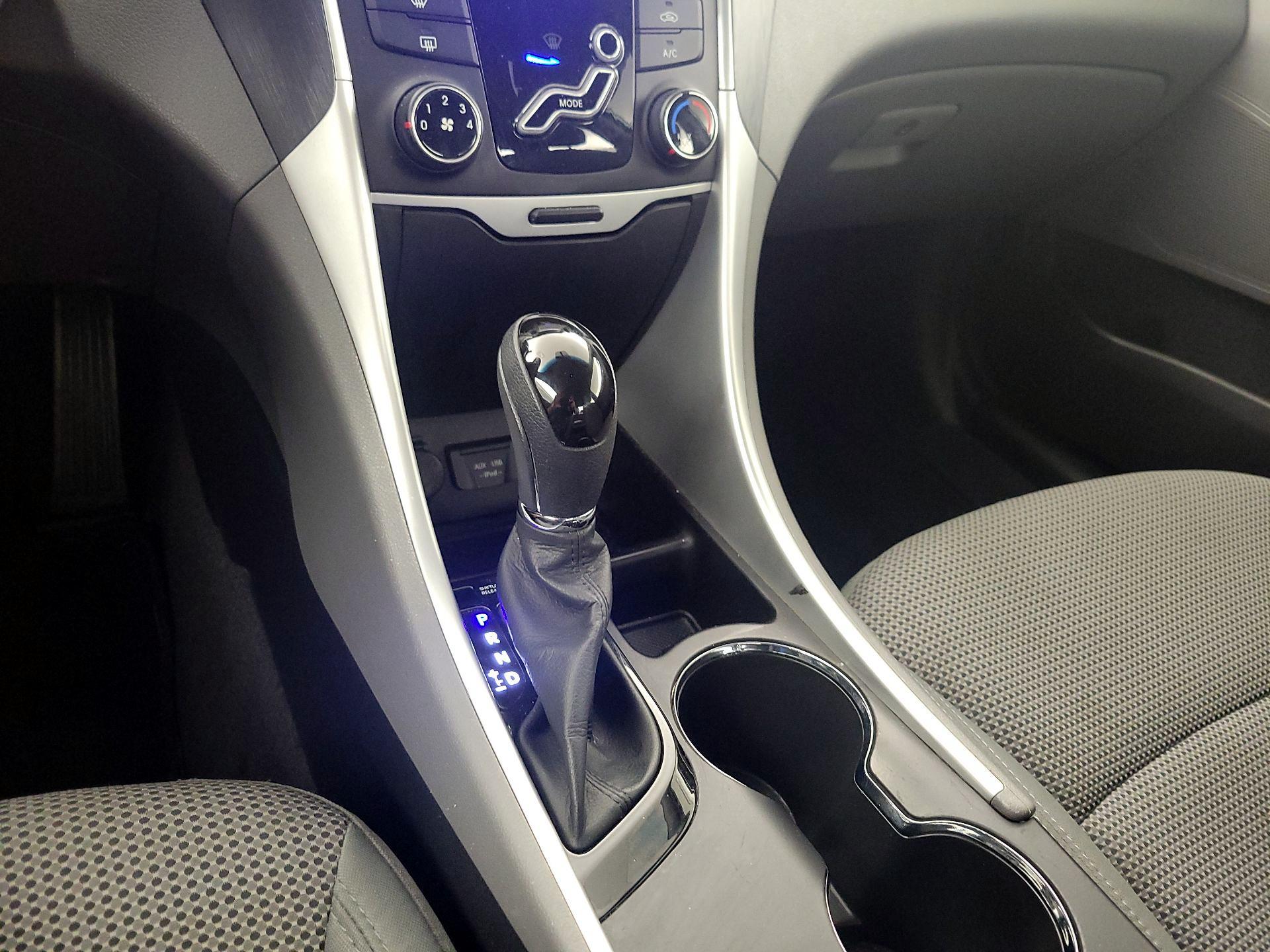 Thumbnail: 2013 Hyundai Sonata - 16