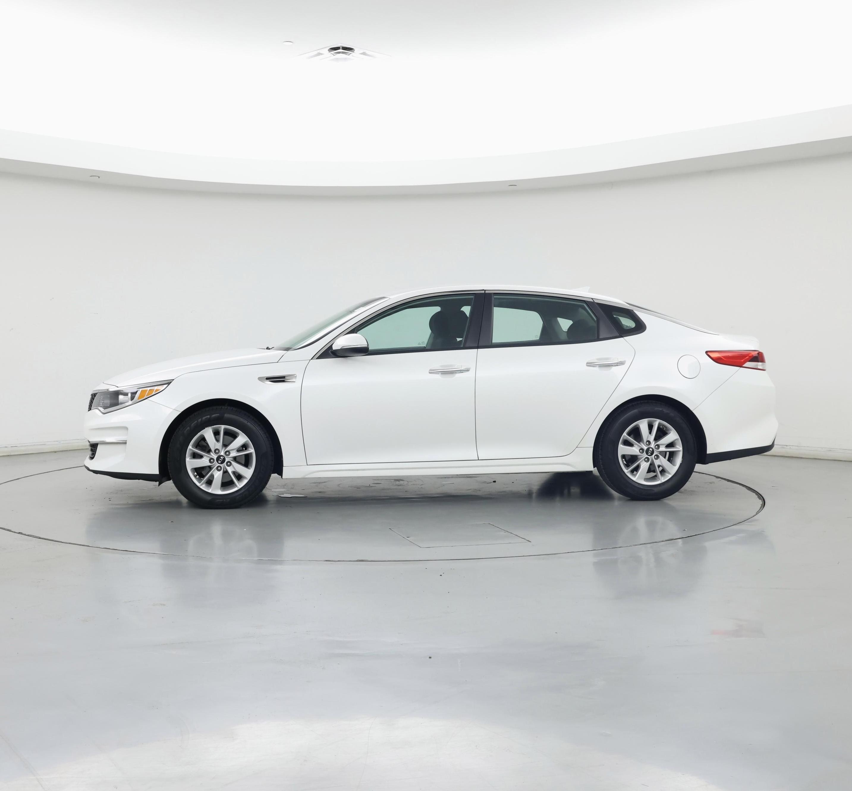 Thumbnail: 2016 Kia Optima - 3