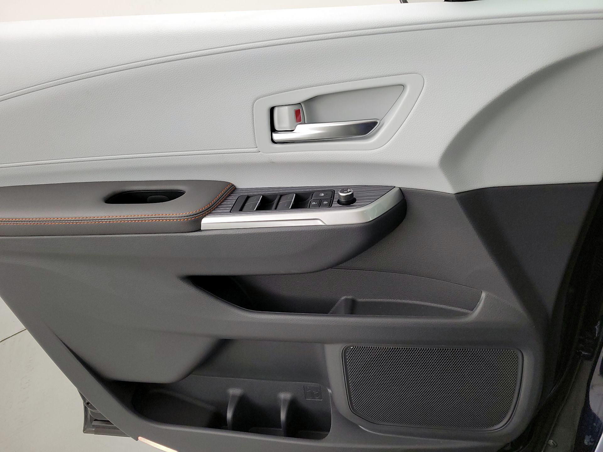 Thumbnail: 2024 Toyota Sienna - 12